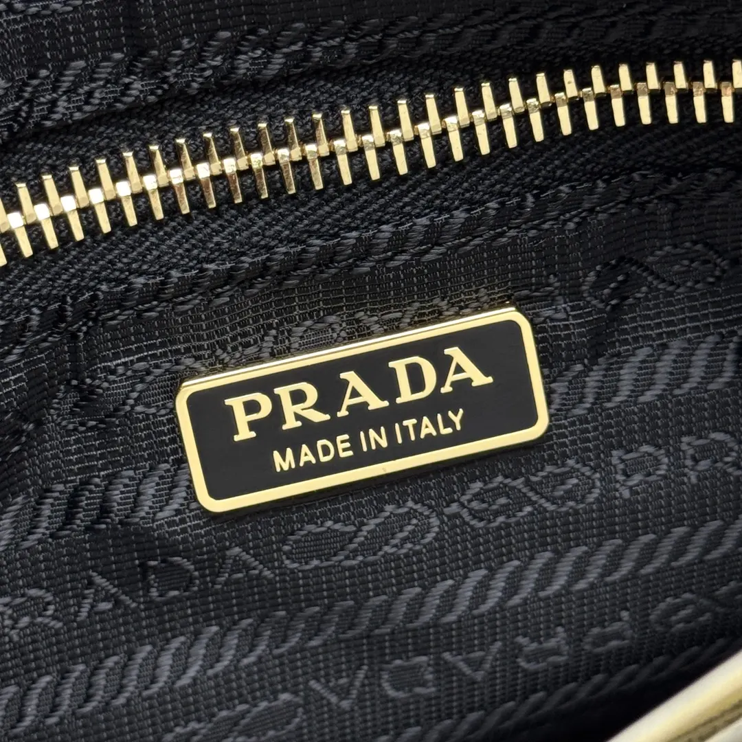 Prada Re-Nylon 皮革 Saffiano 十字紋 腋下包