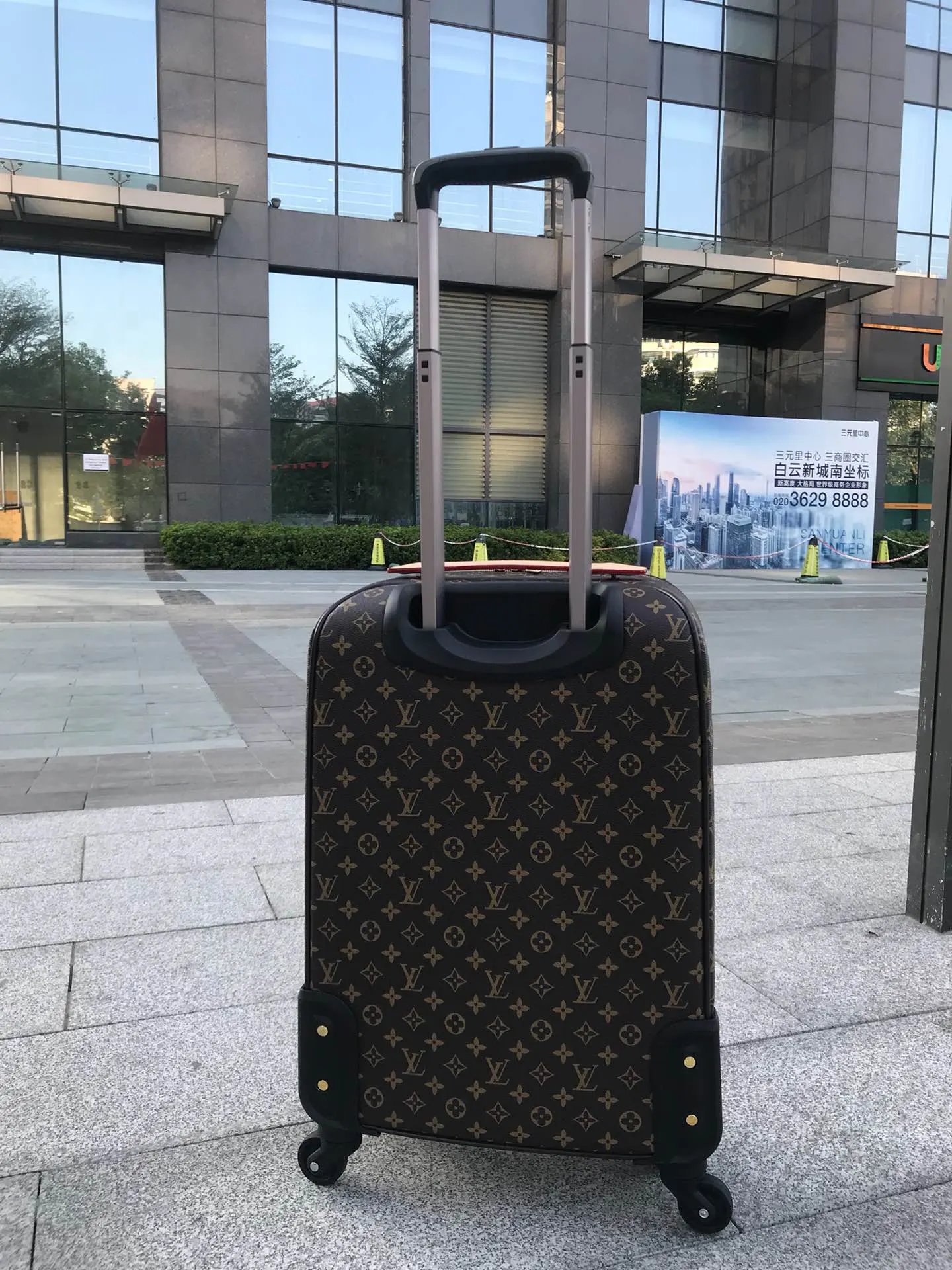LV 帆布 超耐磨损万向轮 灵活出行 加厚全鋁合金 化妝包 便携收納款