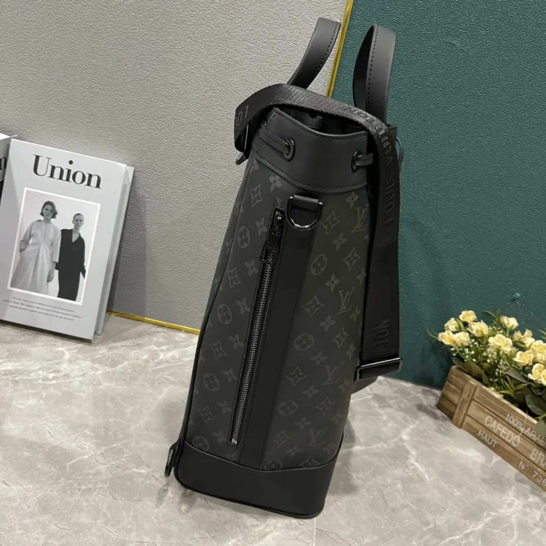 Louis Vuitton 竖形托特包