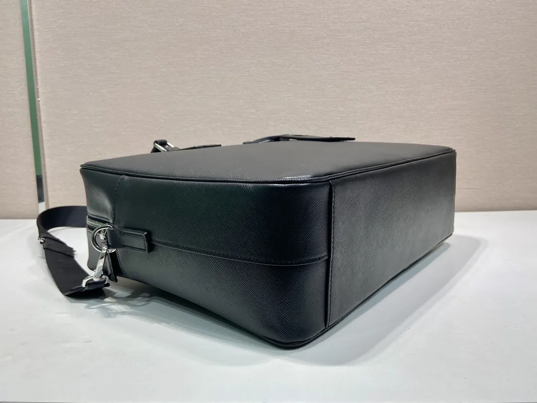 Prada Saffiano 十字纹牛皮 公文包 商务通勤