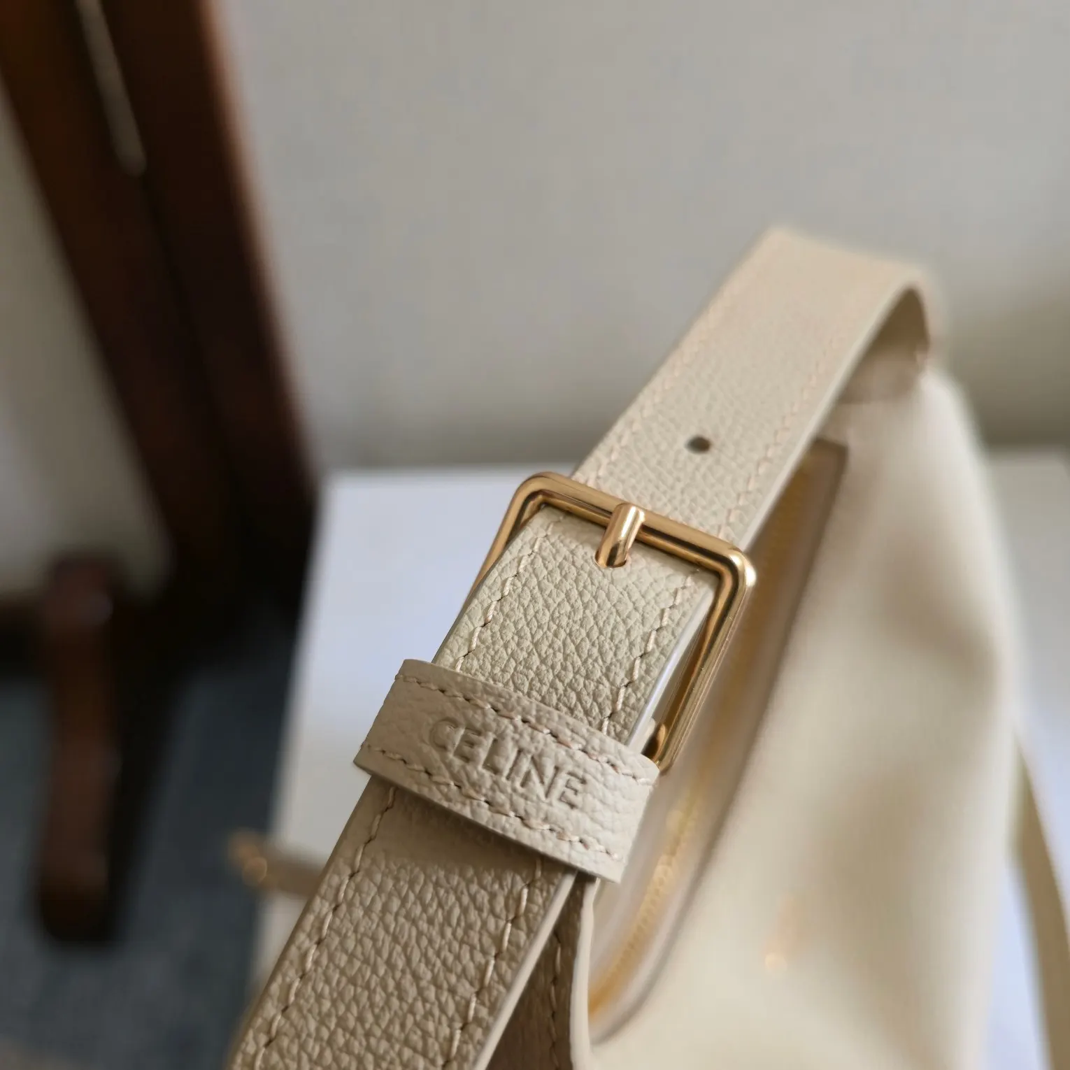 Beige Crossbody Bag Commuter Lightweight Leather Image 8 Beige Crossbody Bag Commuter Lightweight Leather Image 8