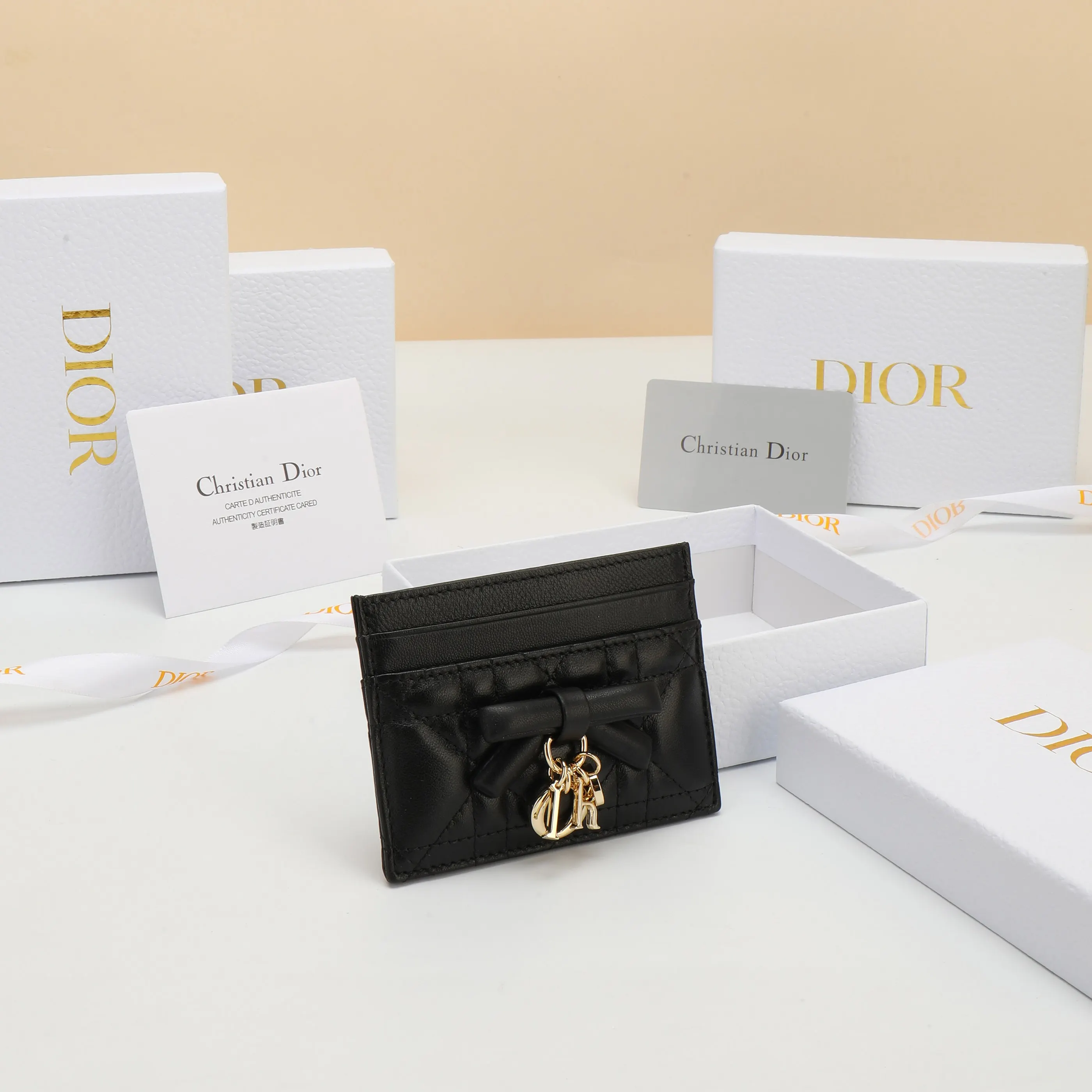 Dior Lady Dior Lady 黑色羊皮卡夹 精致配饰 复古
