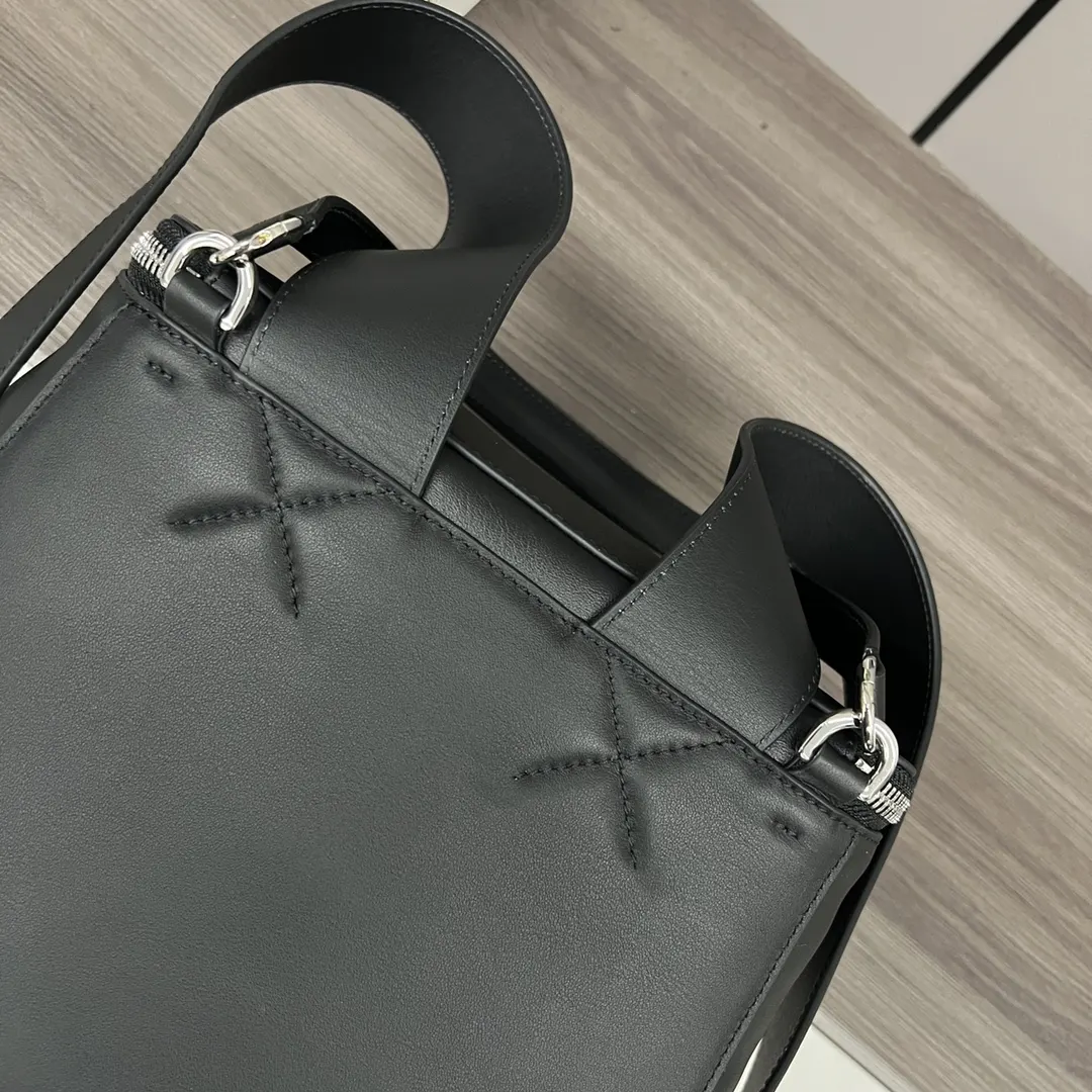 小牛皮 L⊚℮w℮ 最新Goya Backpack系列 雙肩 雙肩包 实用雙肩款