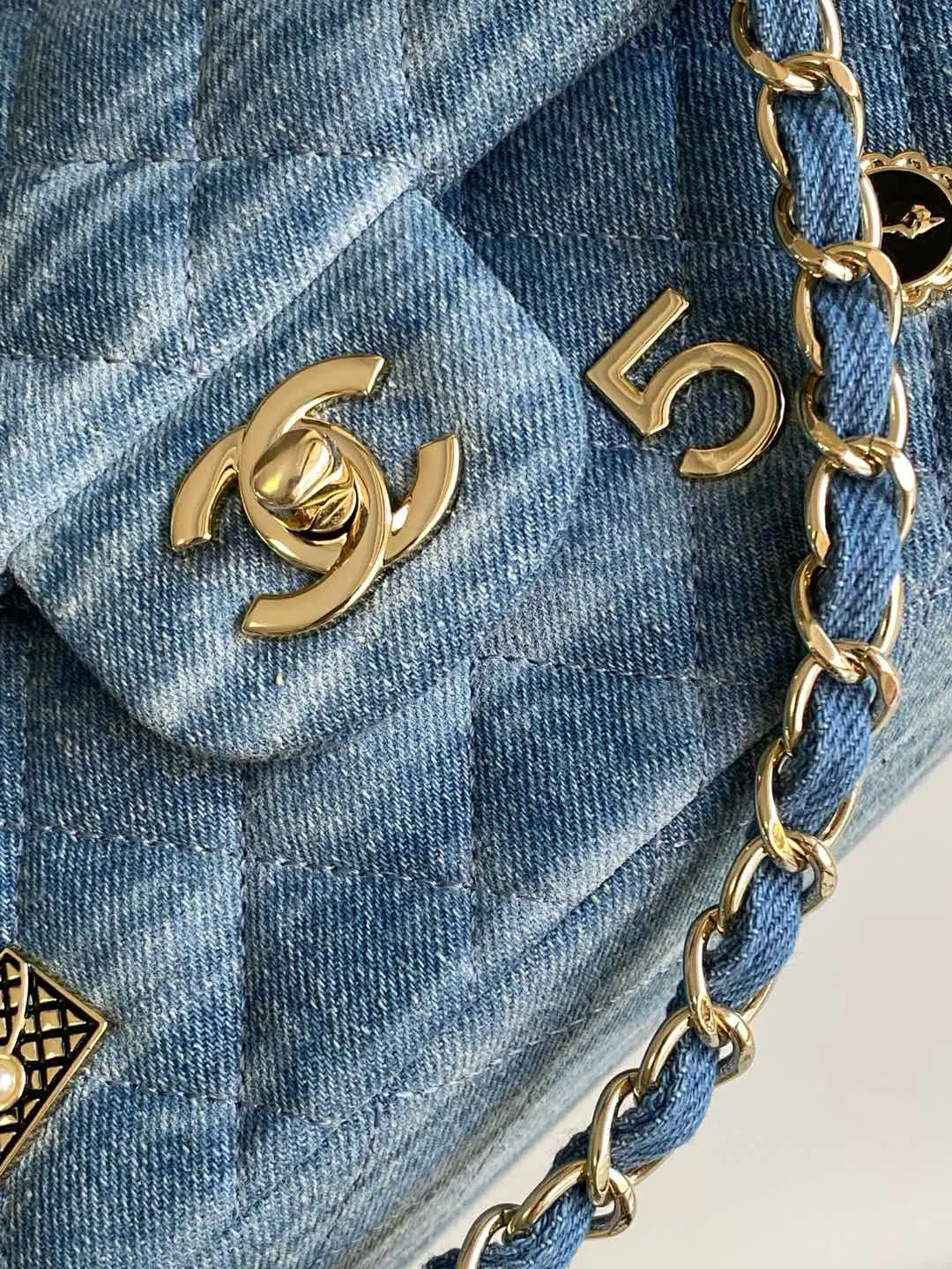 CHANEL 牛仔 丹宁 斜挎包 轻便斜挎款