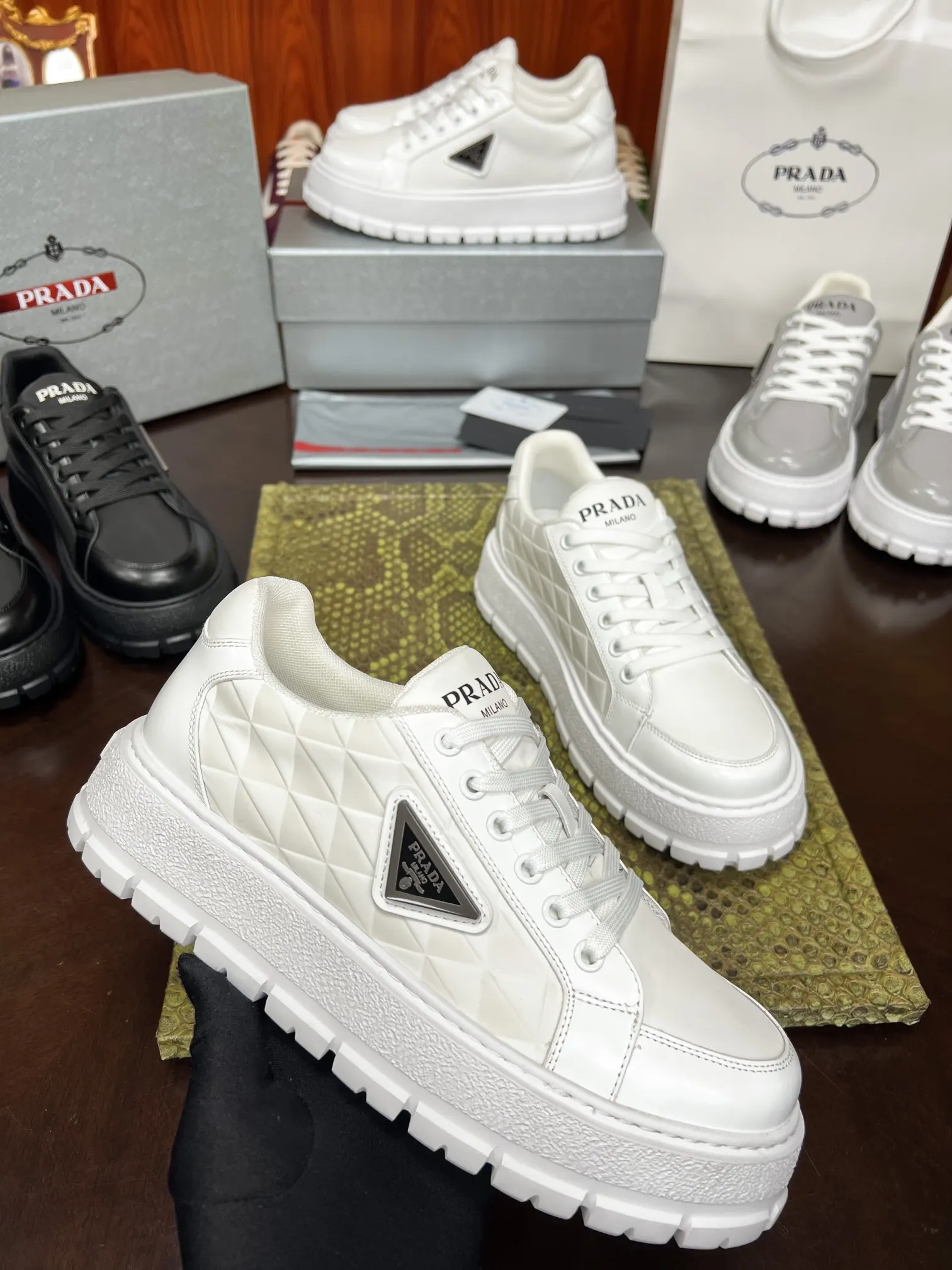 PRADA 牛皮 休闲鞋 舒适百搭款