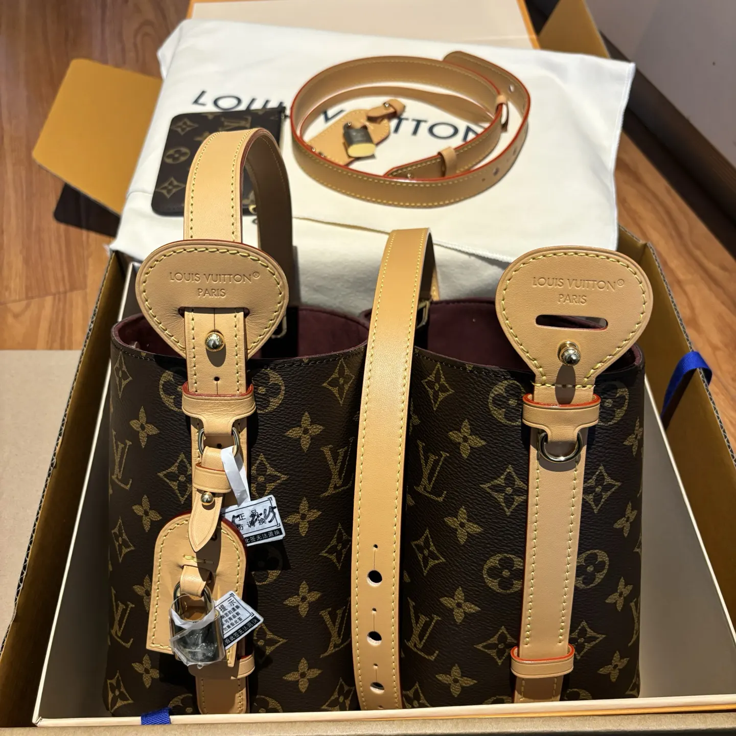 我们的渠道级货品 我 水桶包 休闲水桶款