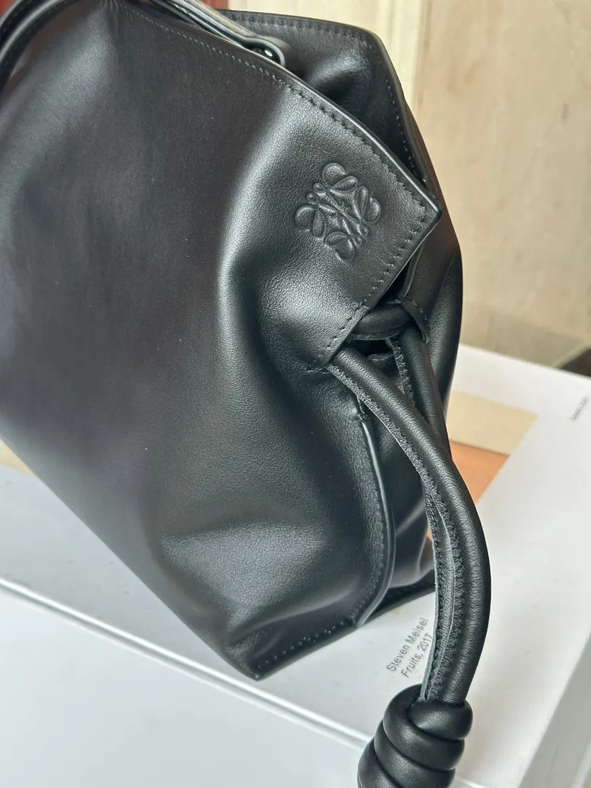 Loewe 黑色 小牛皮 手拿包 精致手拿款