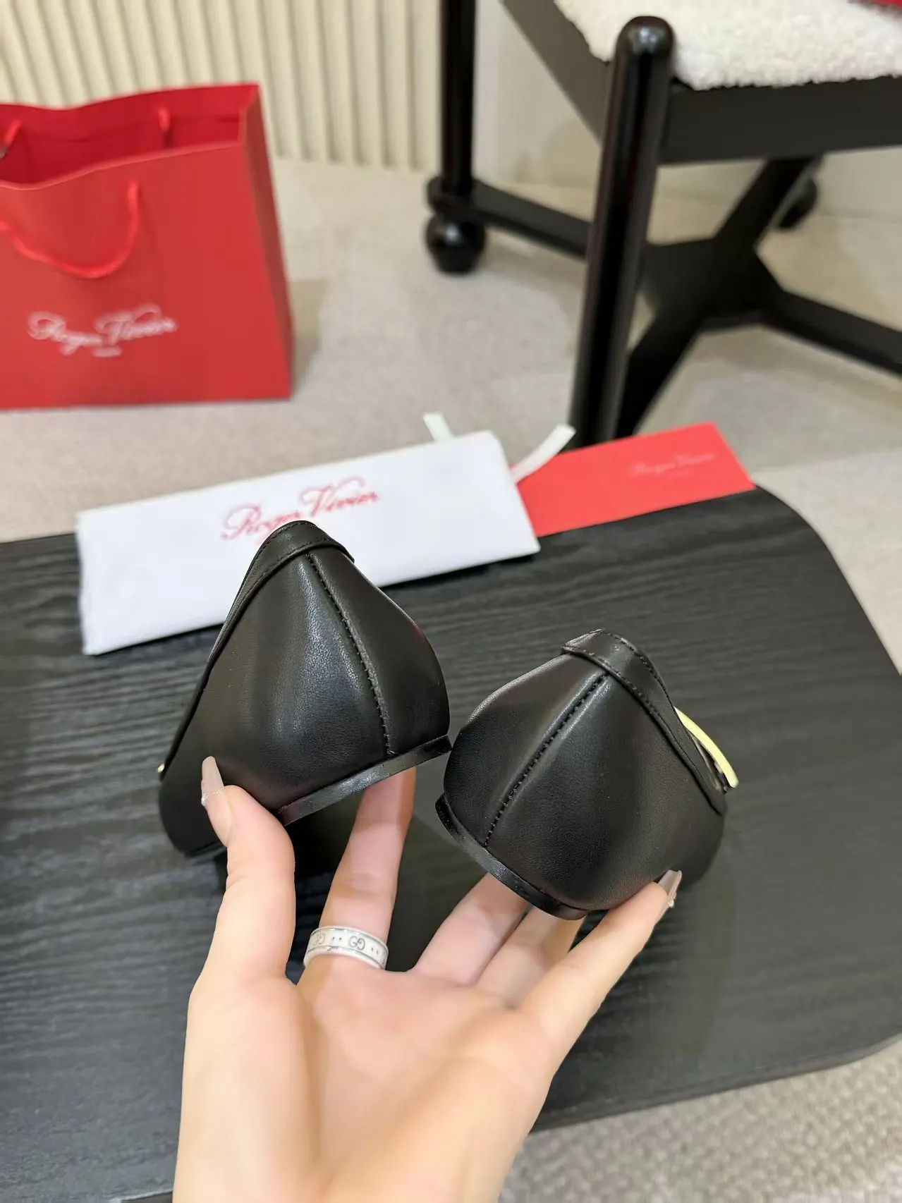 Roger Vivier 運動鞋 休閒百搭款(數字6) Roger Vivier 運動鞋 休閒百搭款(數字6)