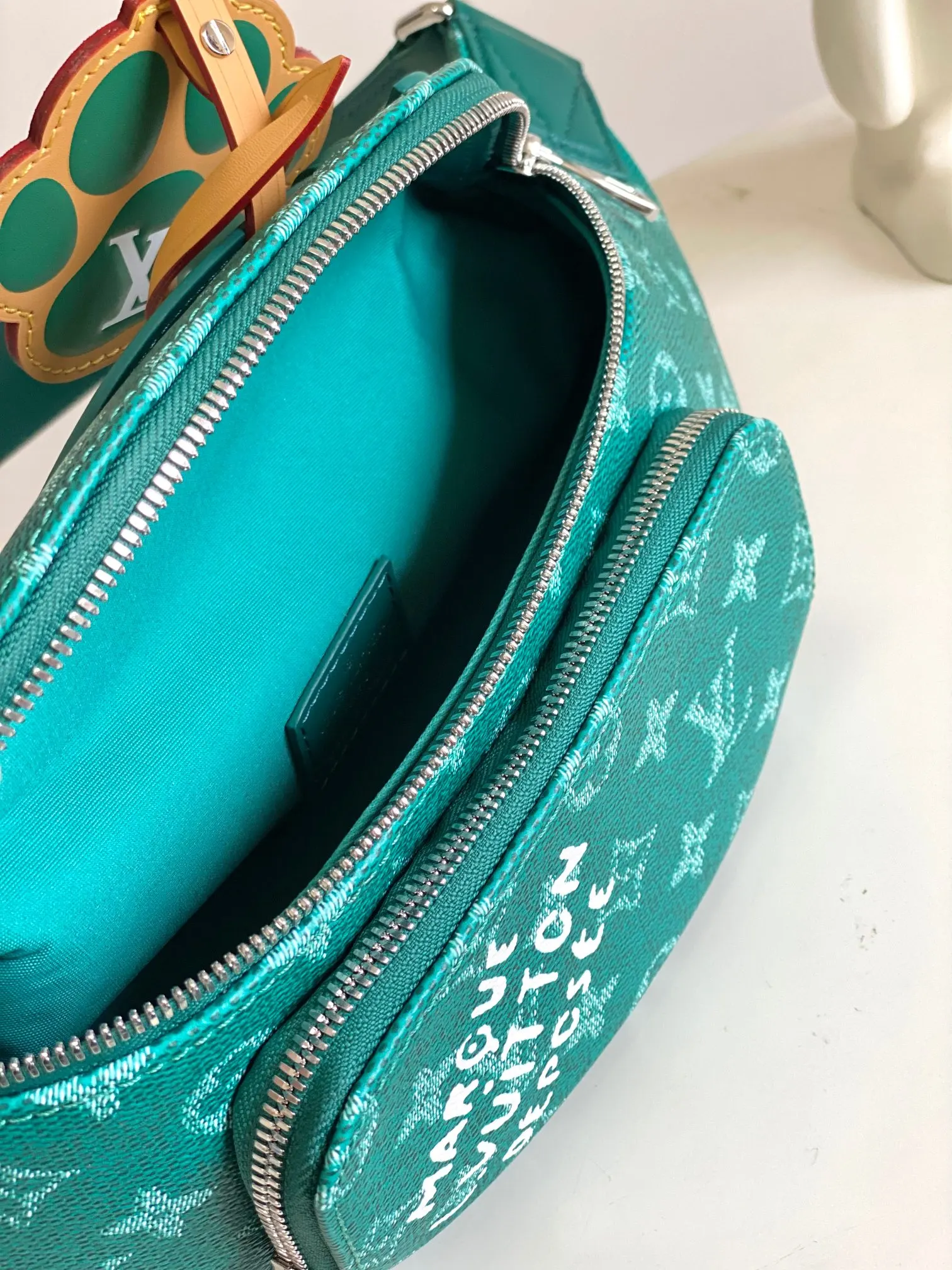 LV 帆布 前袋点缀源自 Damier 帆布的 Marque 腰包 休閒腰包款(數字9) LV 帆布 前袋点缀源自 Damier 帆布的 Marque 腰包 休閒腰包款(數字9)