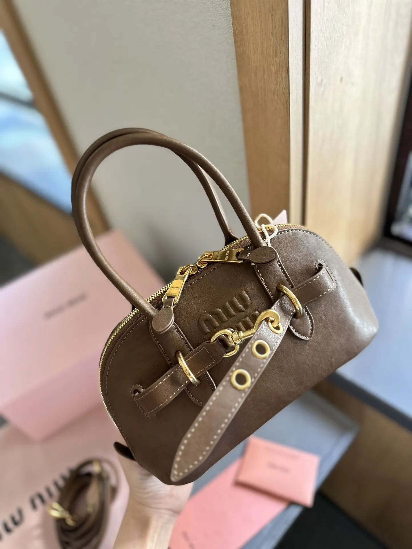 Miu MiuMiu 通勤人必备 包 手提包 通勤手提款