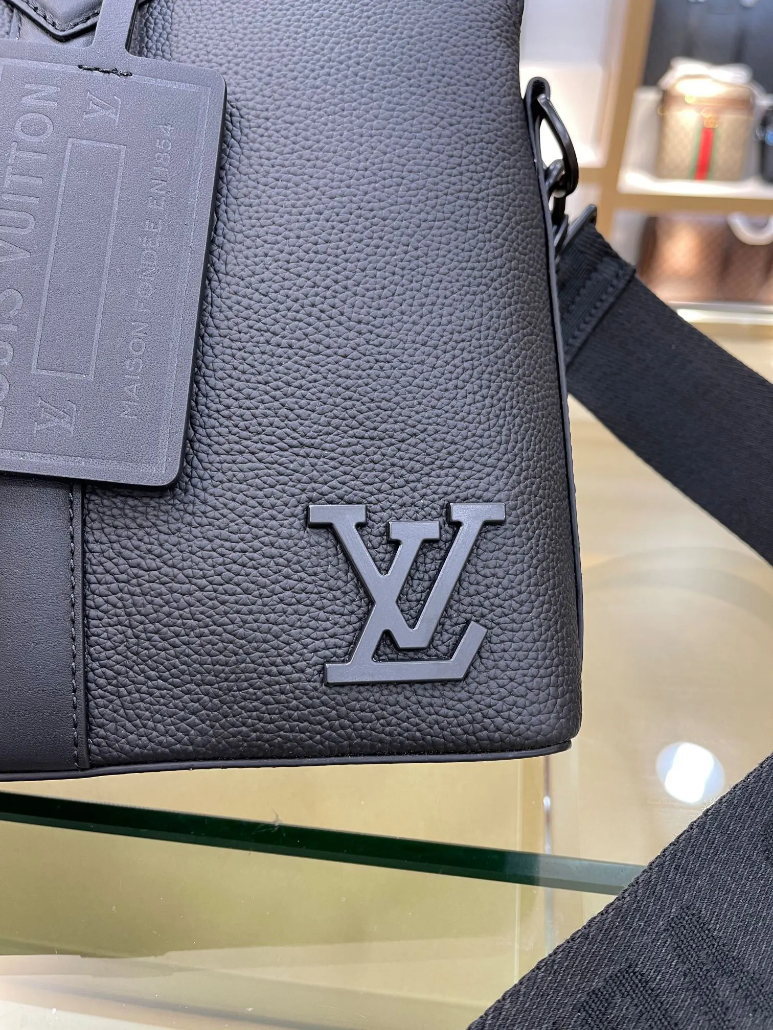 Fashion Item Travel Leather Image 2 Fashion Item Travel Leather Image 2