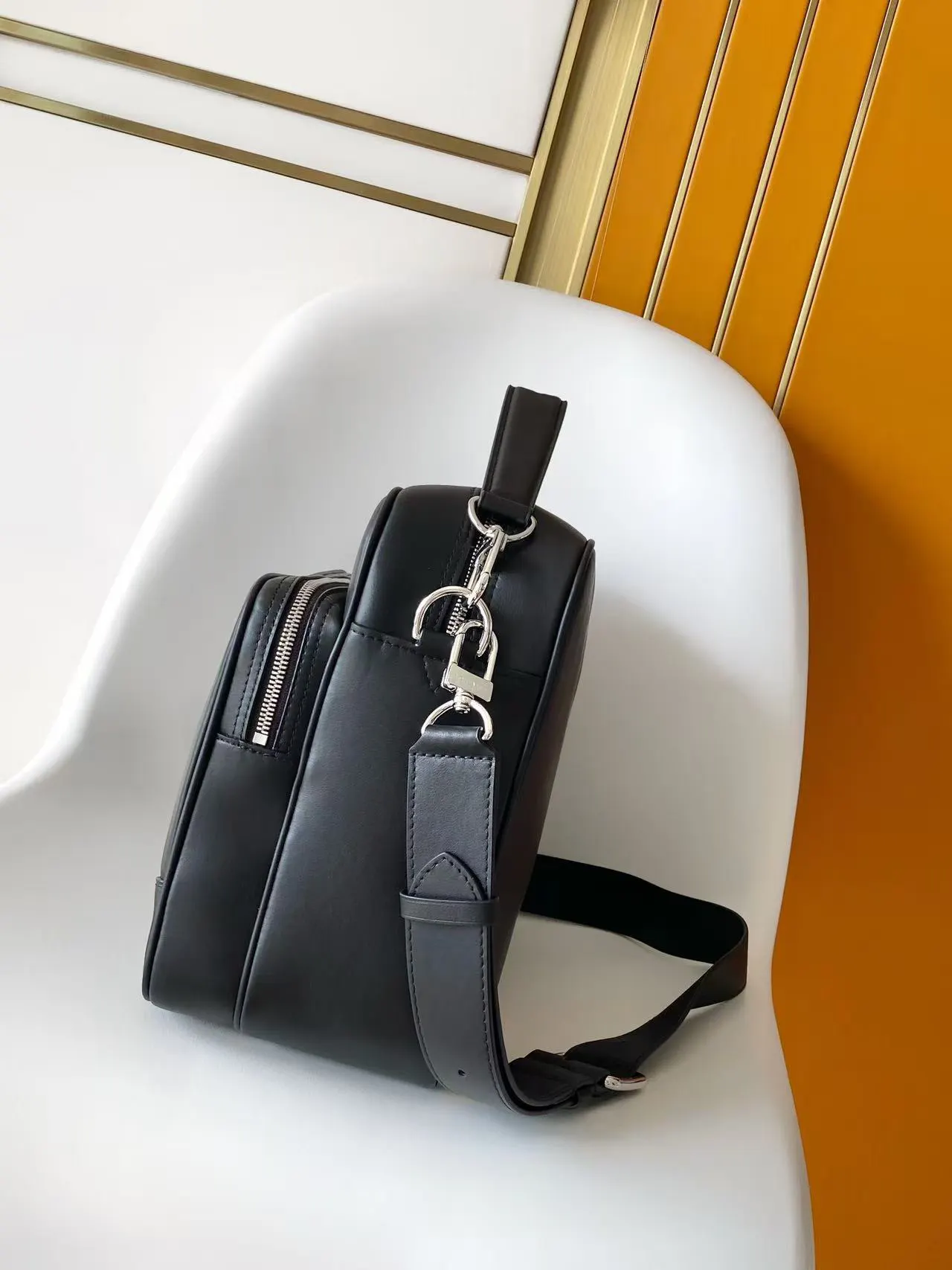 LV black brown color scheme handbag Image 2 LV black brown color scheme handbag Image 2