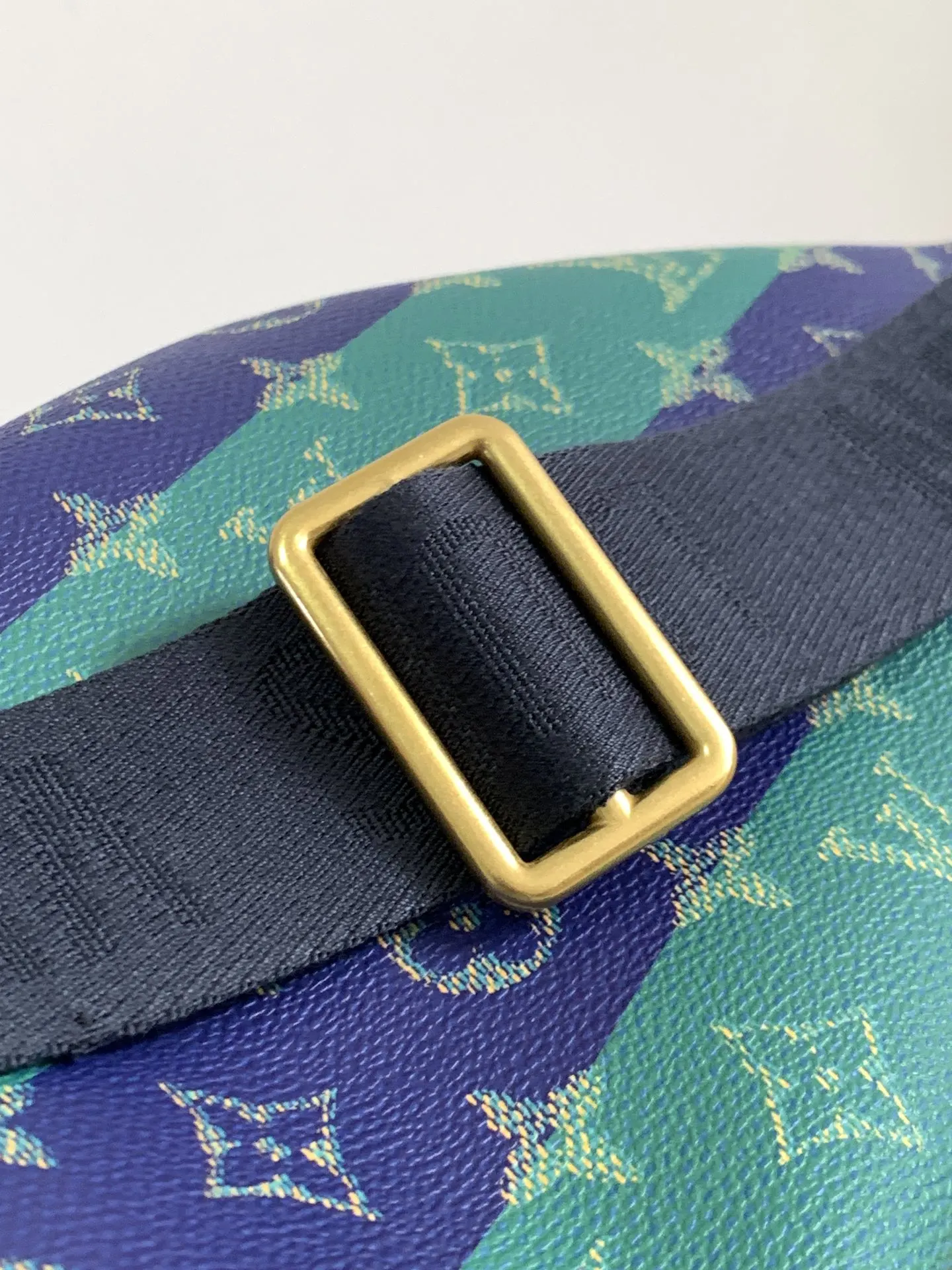 LV 帆布 前袋点缀源自 Damier 帆布的 Marque 腰包 休闲腰包款
