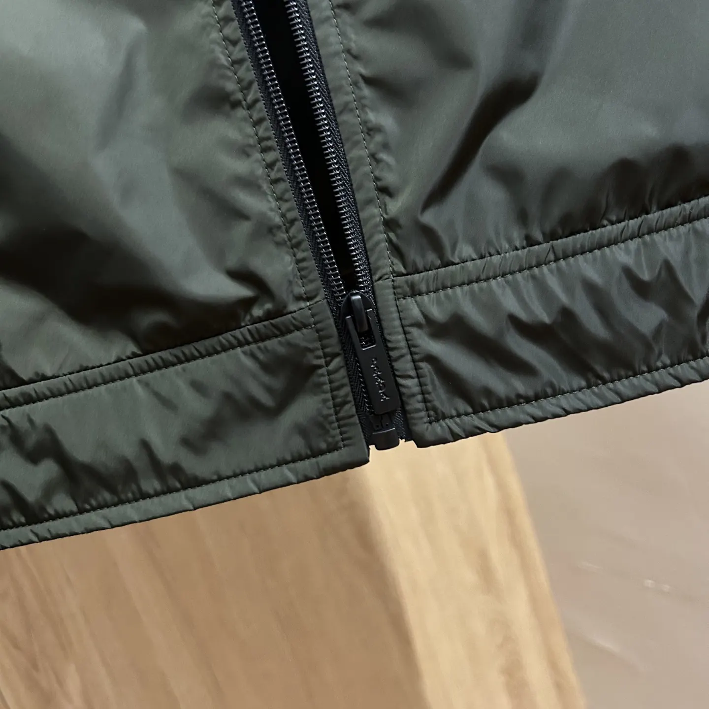 PRADA Re-Nylon尼龙 三角标 衬衫 休闲百搭款