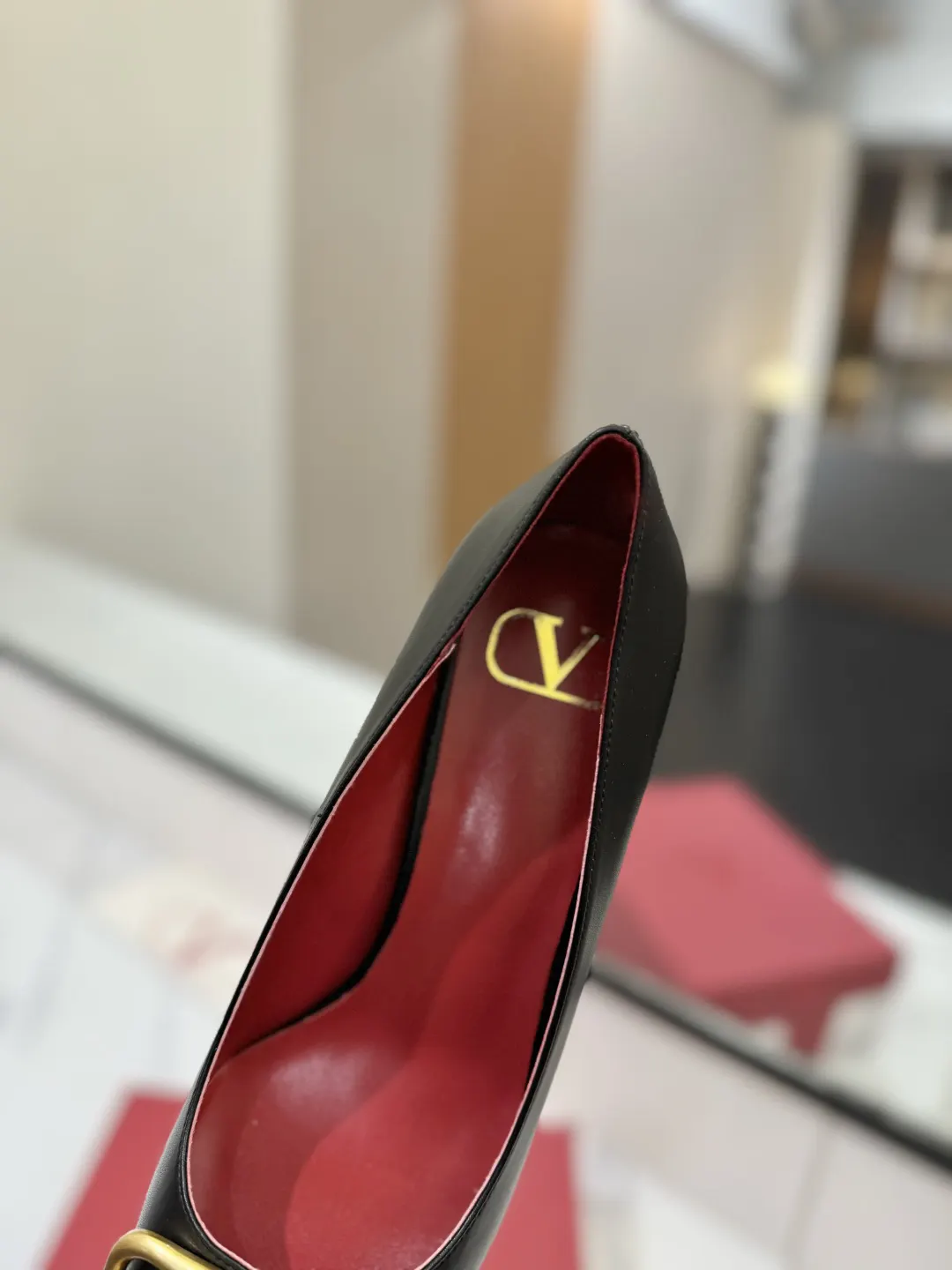 Valentino 金色 平底鞋 通勤约会款