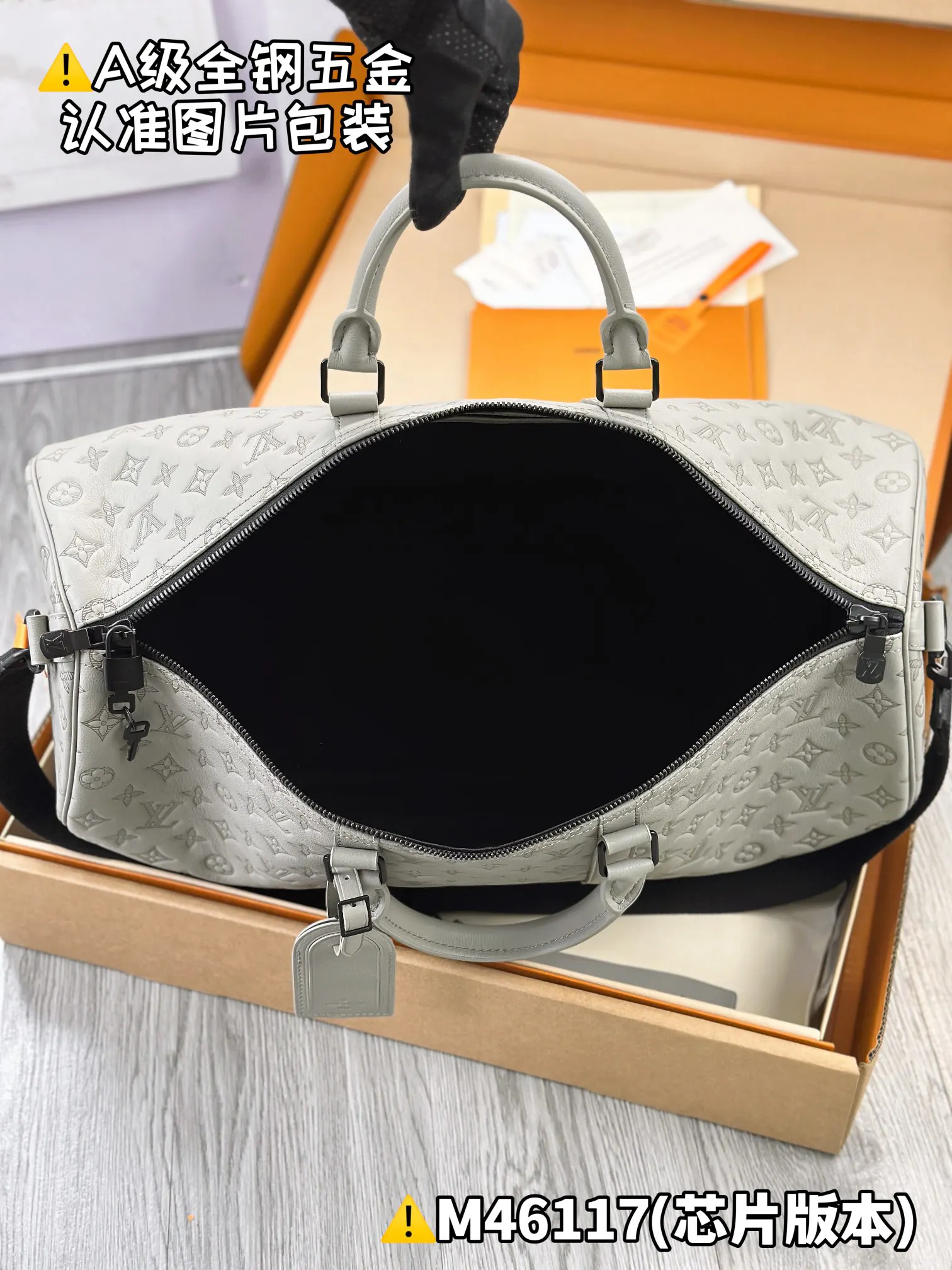 LV Keepall travel bag, large capacity travel model Image 9 LV Keepall travel bag, large capacity travel model Image 9