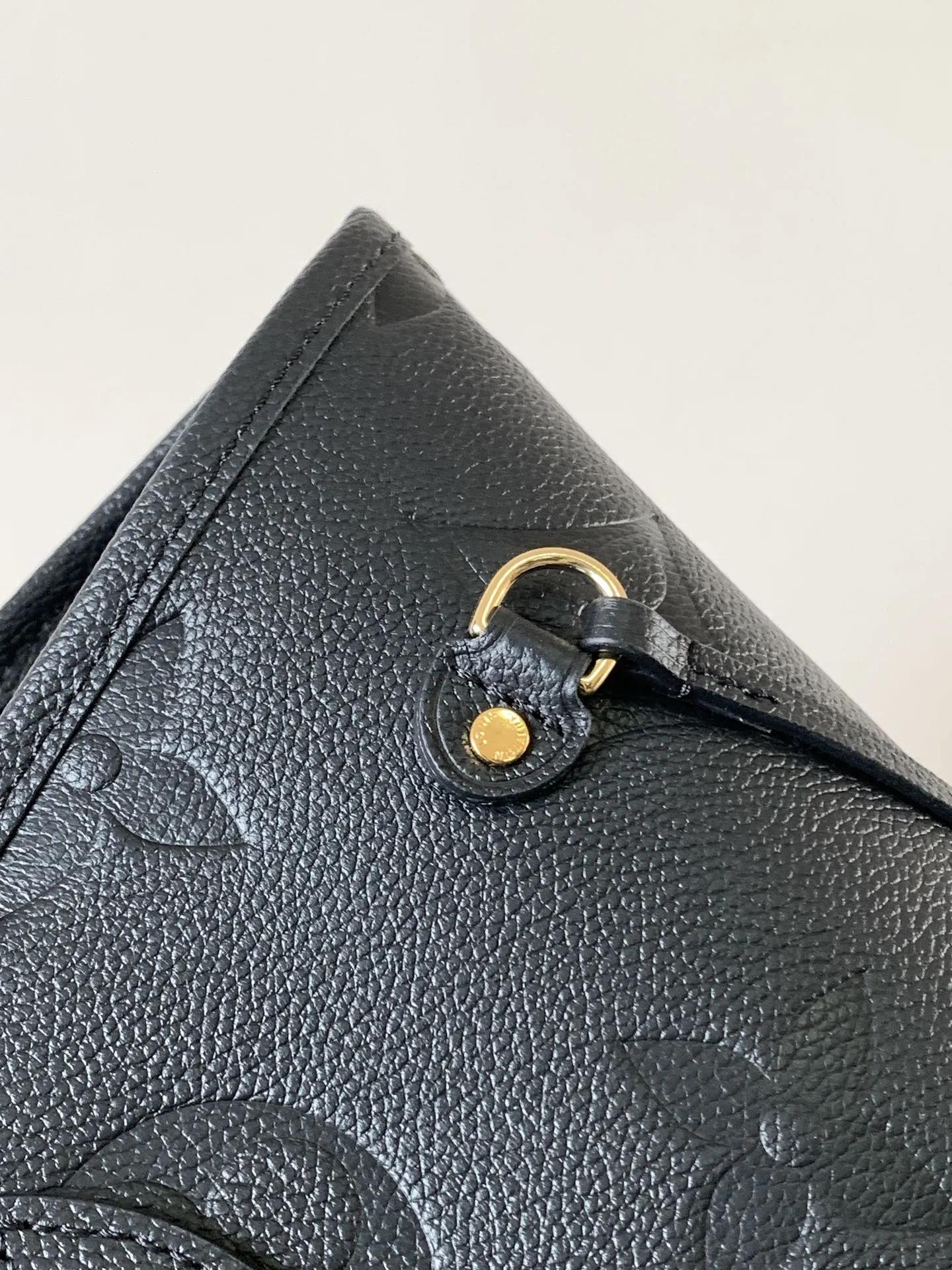 Neverfull 黑色 米白 手拿包 精致手拿款(數字9) Neverfull 黑色 米白 手拿包 精致手拿款(數字9)
