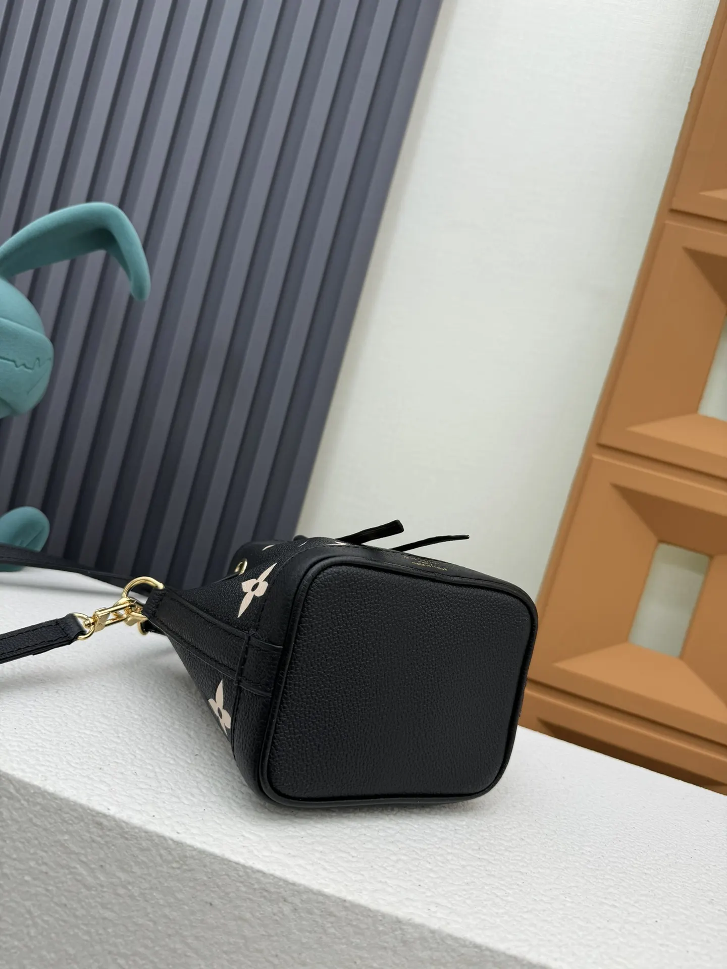 Louis Vuitton Bucket Bag Casual