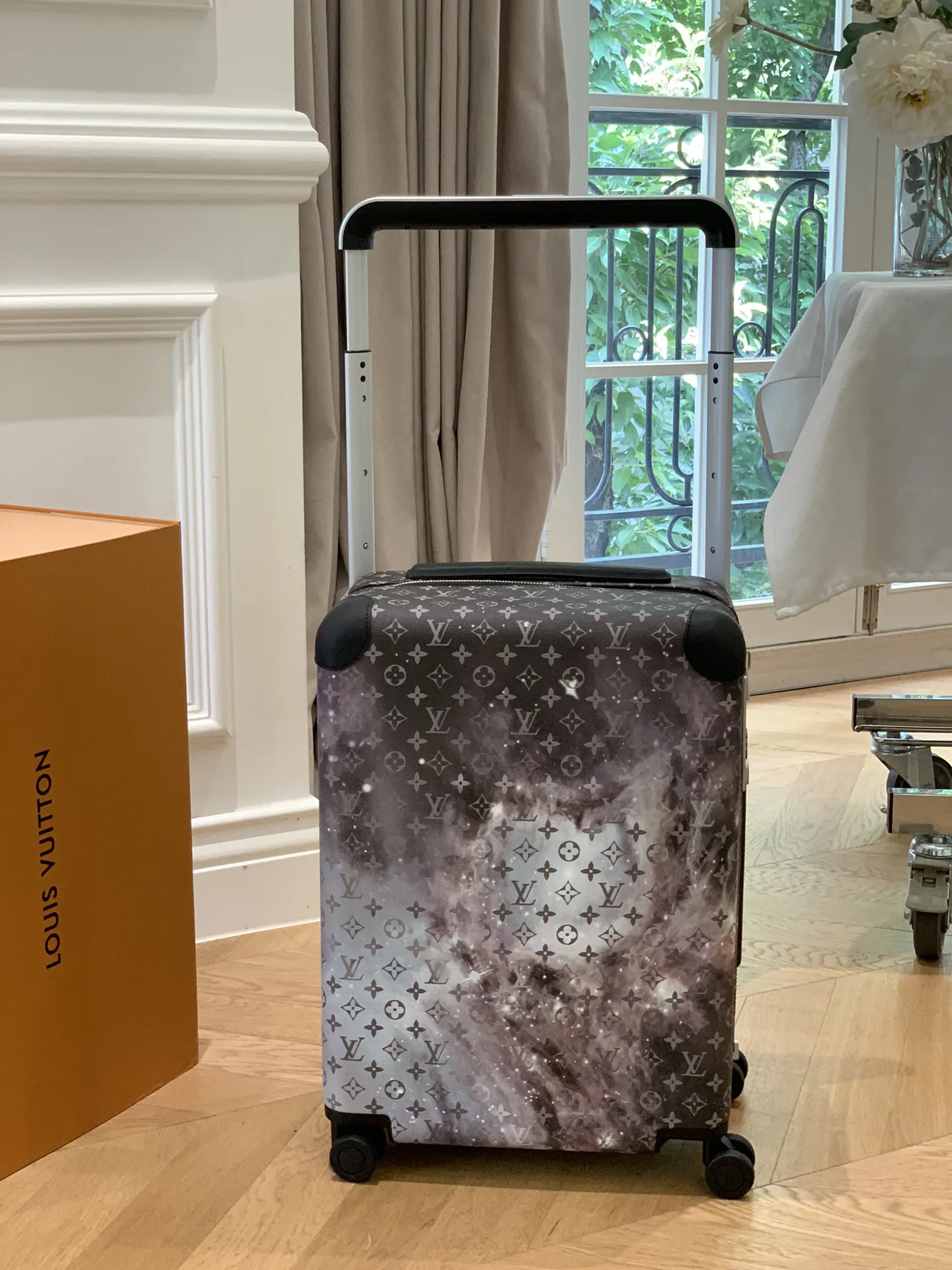 灰色 银色 拉杆真皮包裹 行李箱 旅行拉杆款 轻便出行款