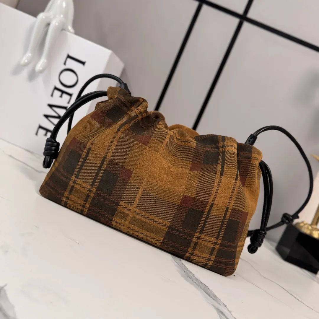 羊皮 免 少 LO℮w℮ 中号格纹绒面革 Flam 鏈條包 精致鏈條款