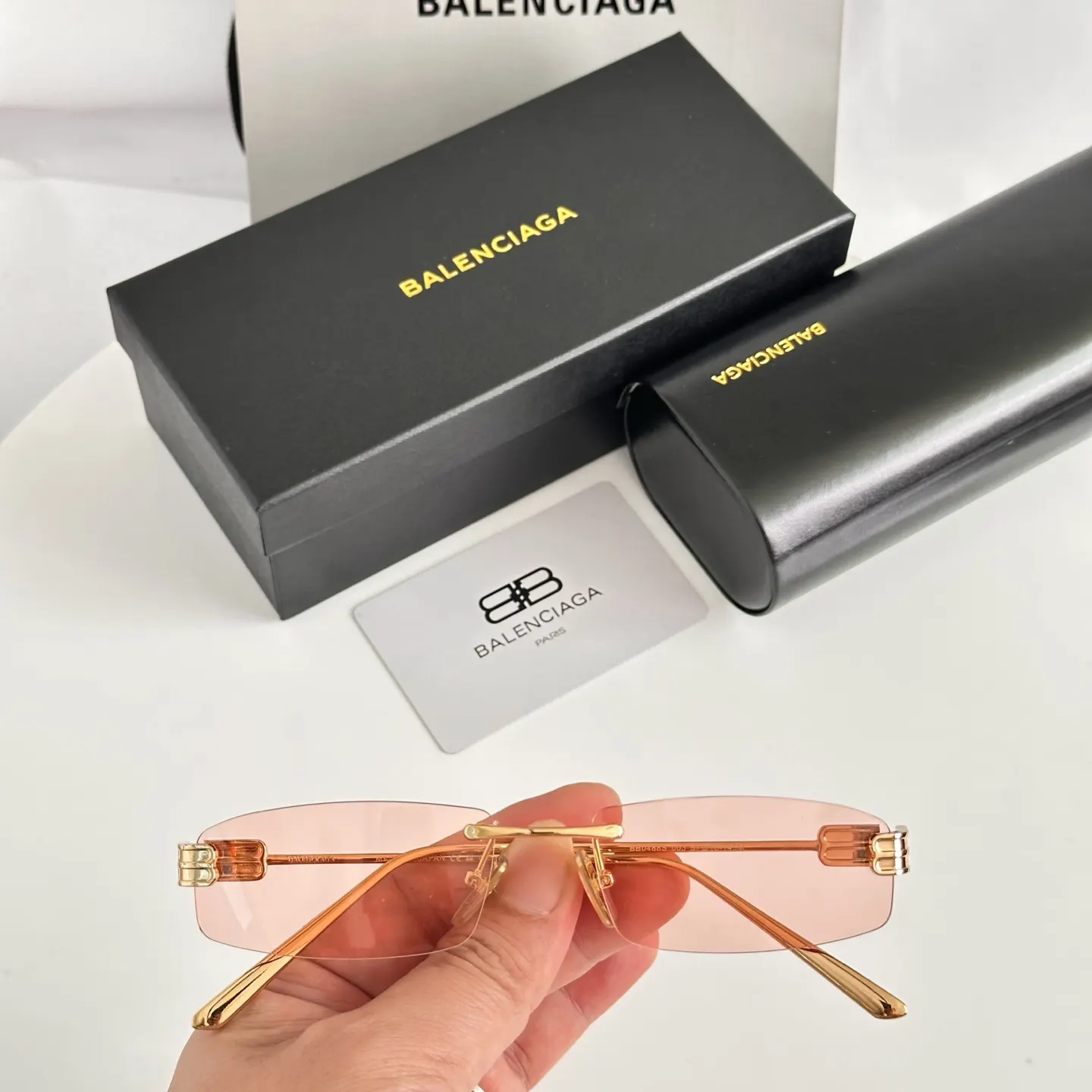 Balenciaga BB0488S 太阳镜 精致搭配