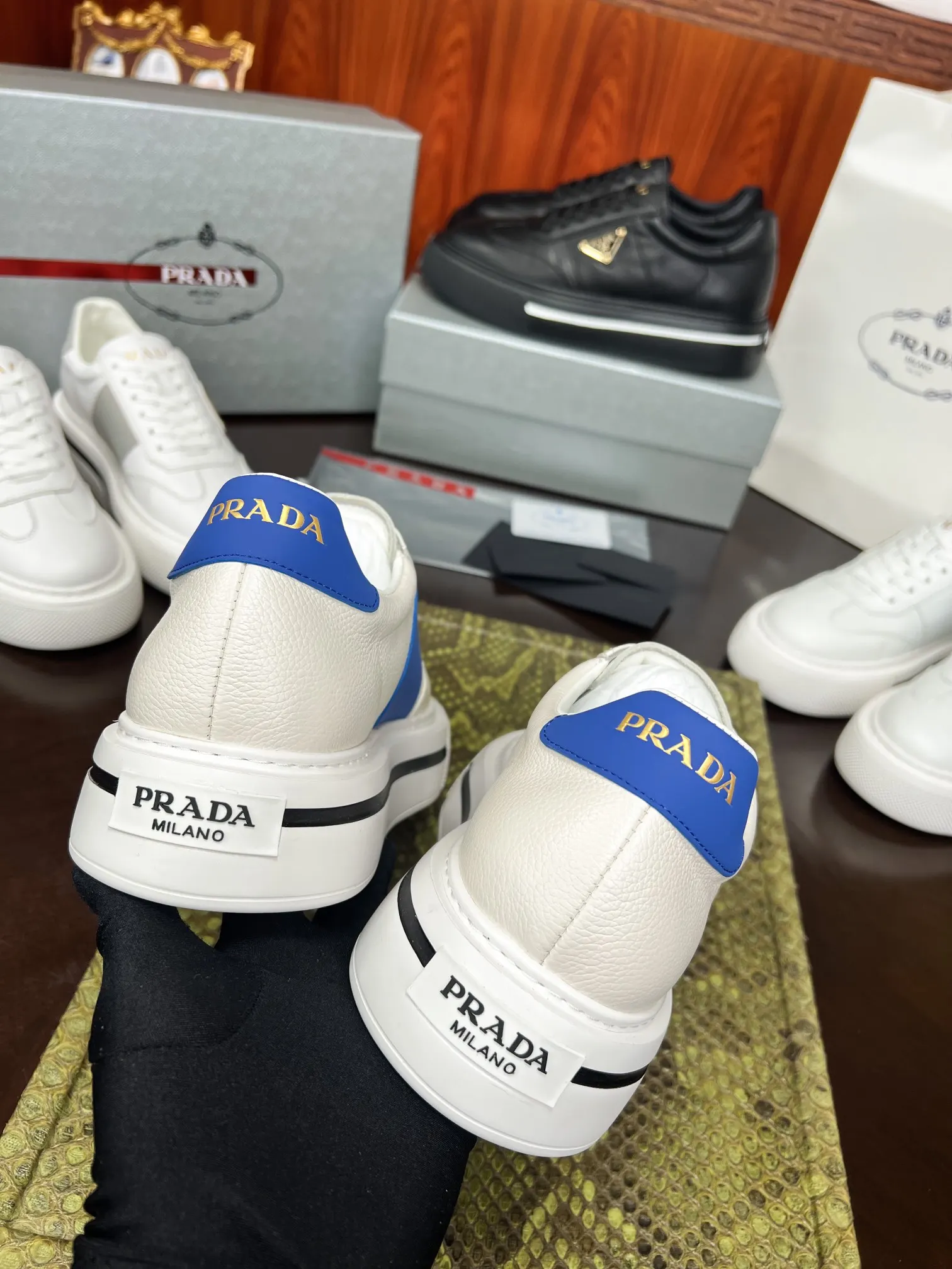 PRADA 牛皮 休闲鞋 舒适百搭款