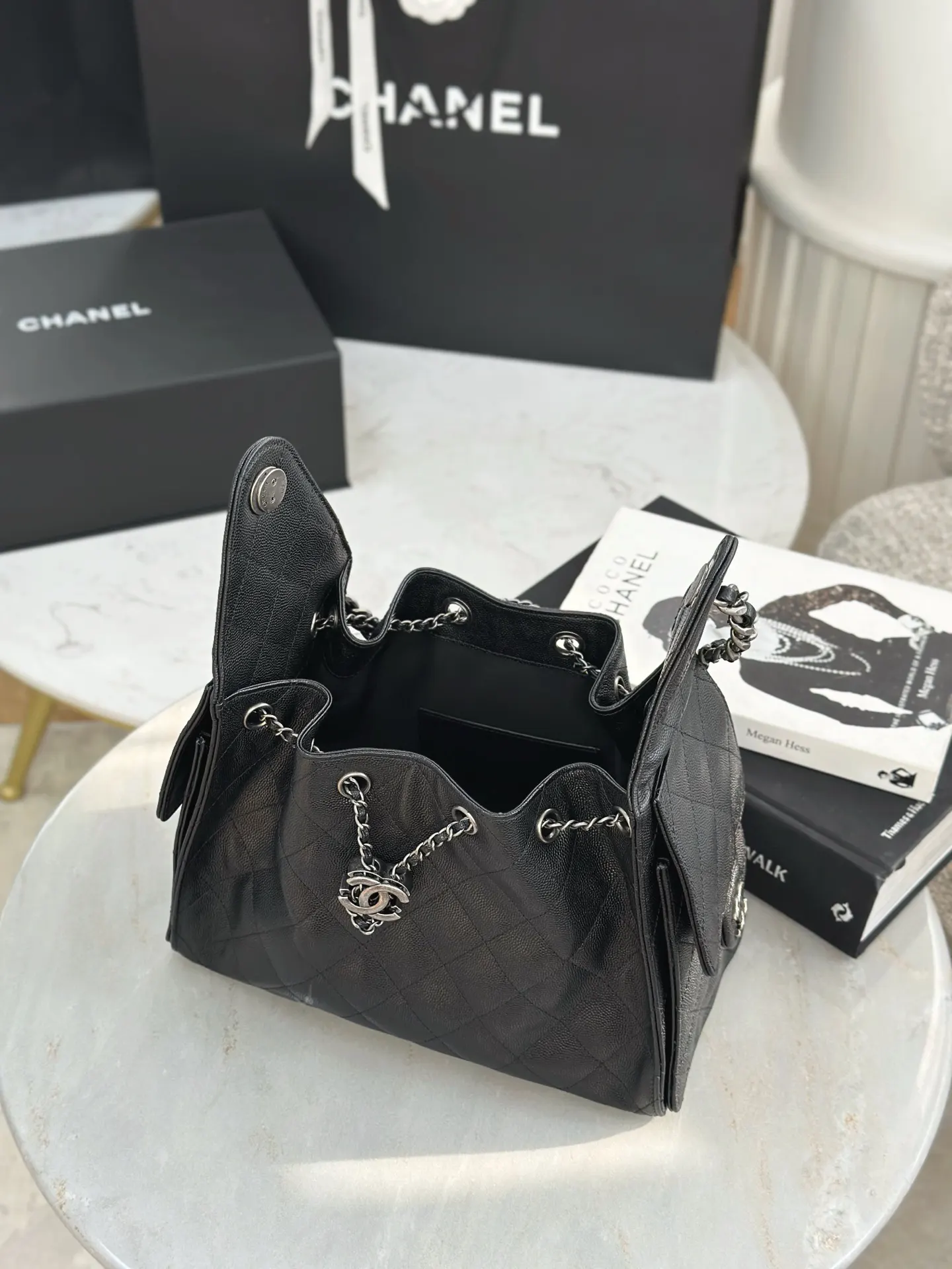 Chanel 黑色牛皮Hobo腋下包