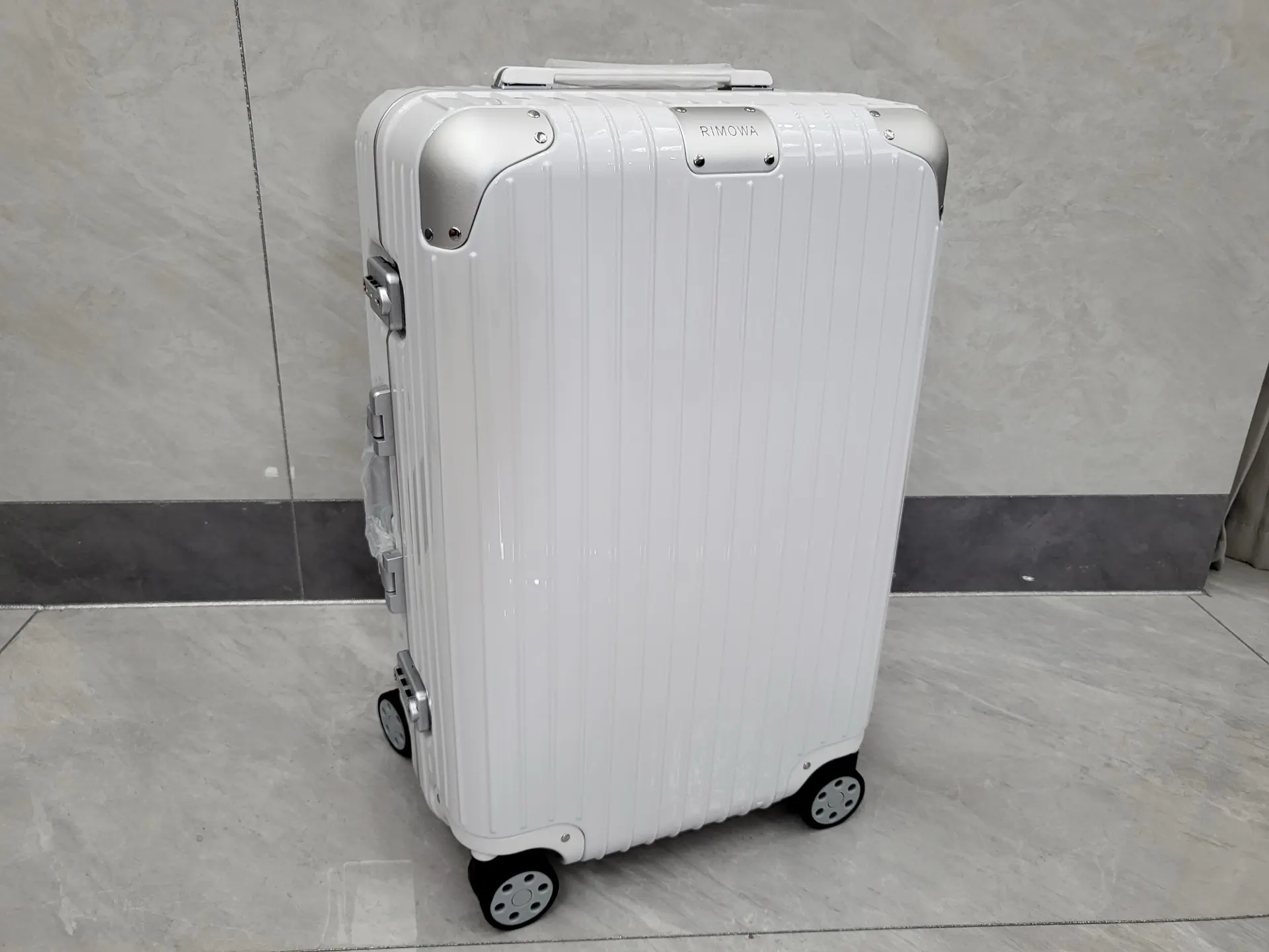 白色 行李箱 旅行拉杆款 轻便出行款