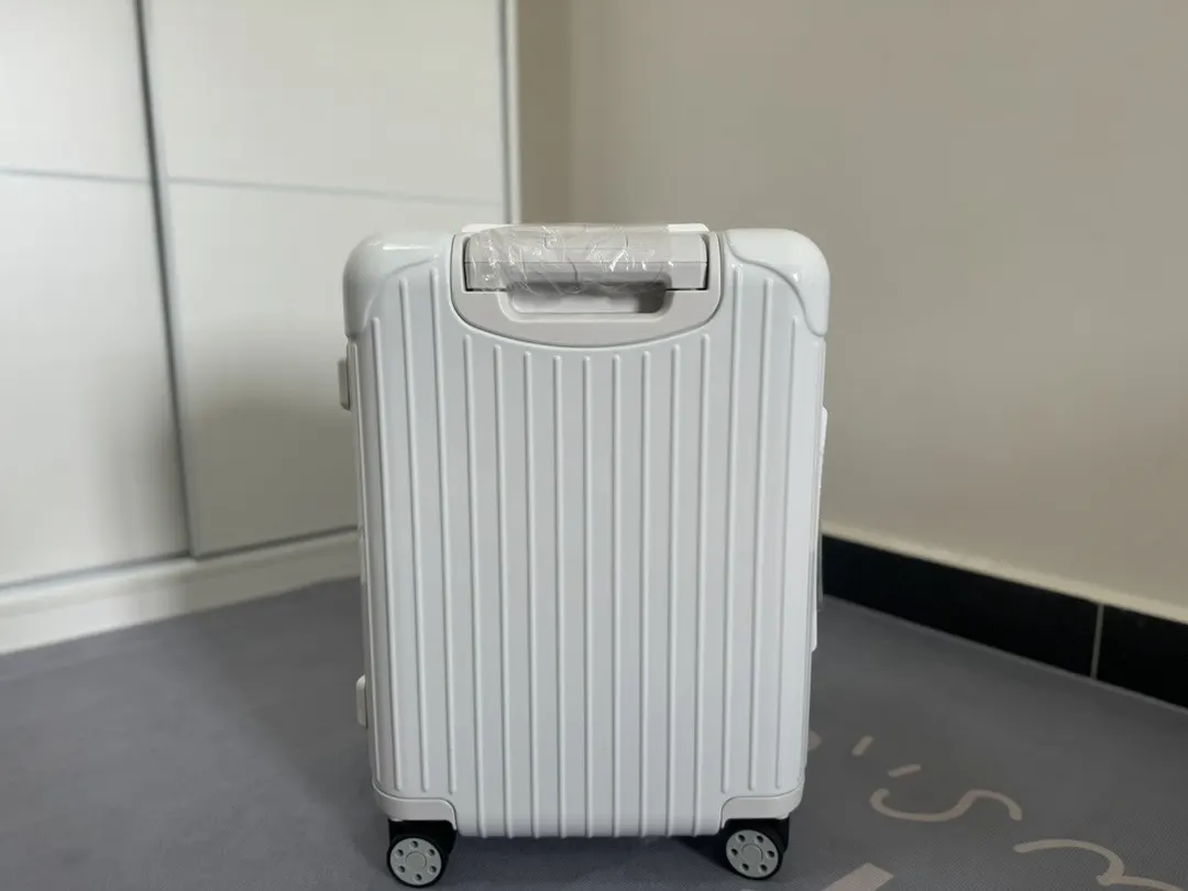 黑色 白色 新色Essential系列 白色 尺寸 行李箱 旅行拉杆款 輕便出行款