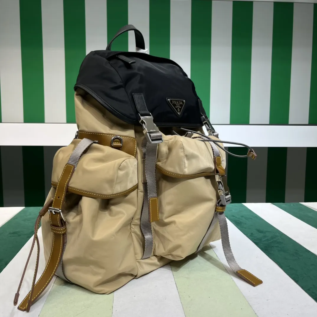 Prada 小牛皮 双肩包 实用双肩款