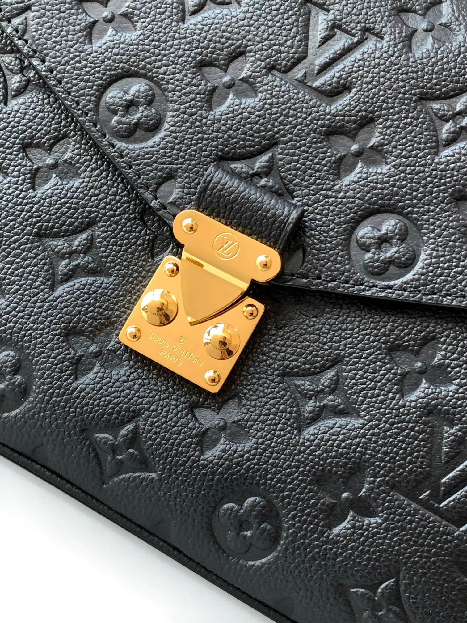 LV Pochette 黑棕配色 雙肩包(數字5) LV Pochette 黑棕配色 雙肩包(數字5)