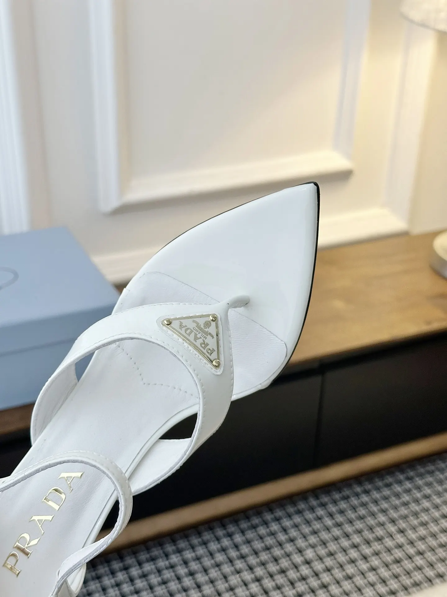 Prada 皮革 平底鞋