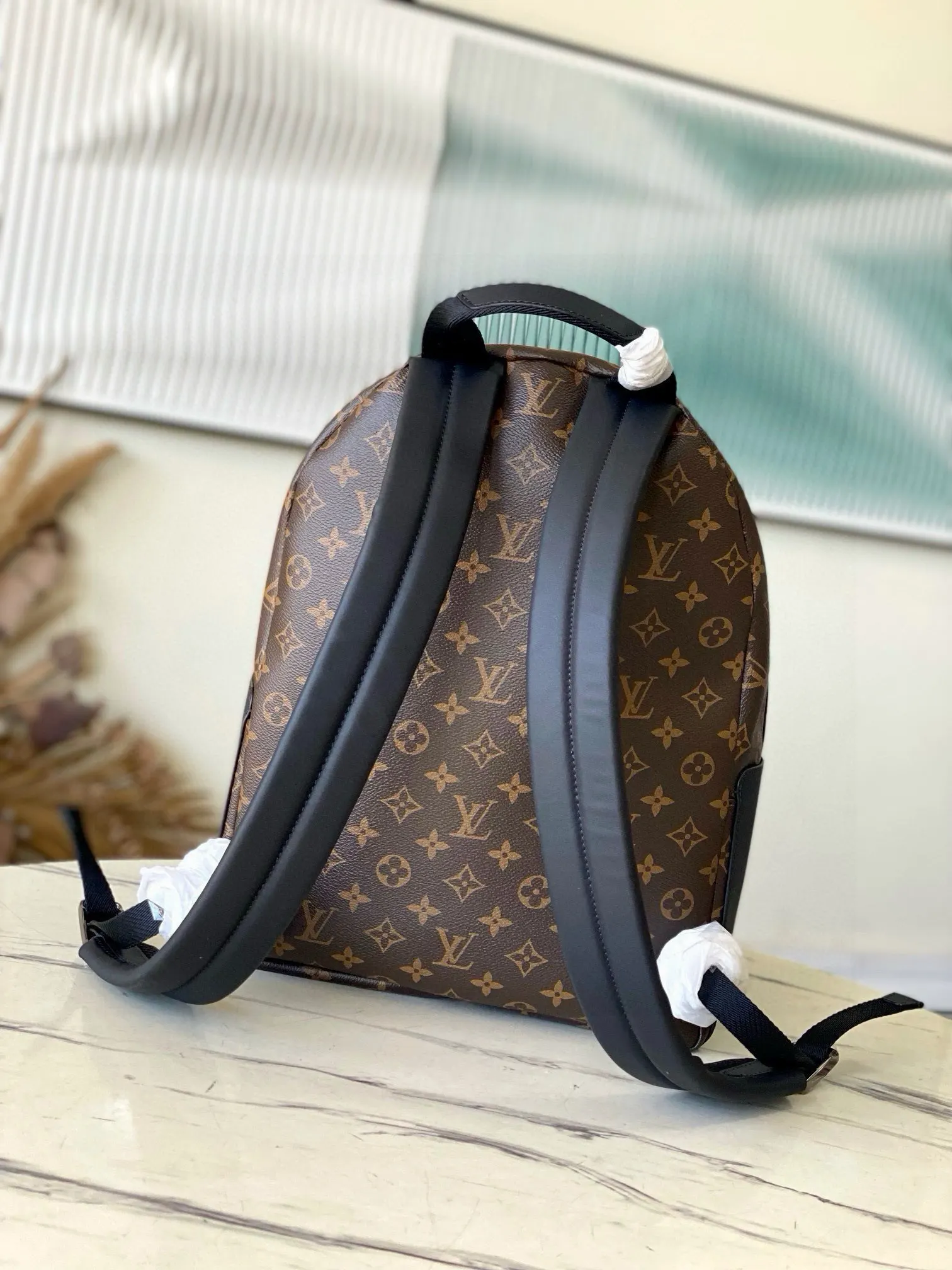老花 帆布 外袋 拉链前袋和开口侧袋方便取放物品 内袋确保收納井 雙肩包 实用雙肩款