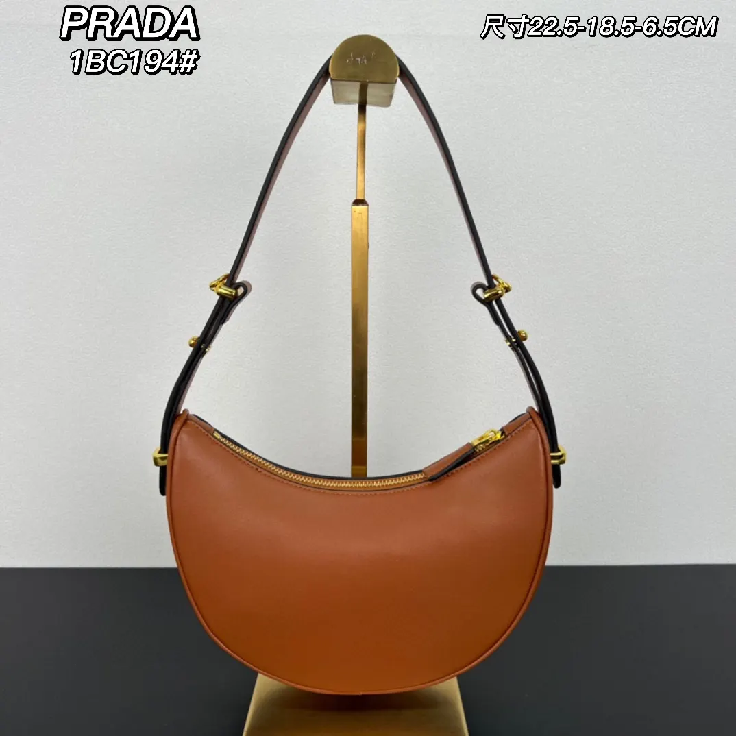 Prada 牛皮 羊皮 斜挎包