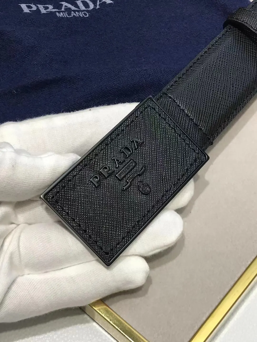 Prada 牛皮 三角标 腰带 通勤搭配