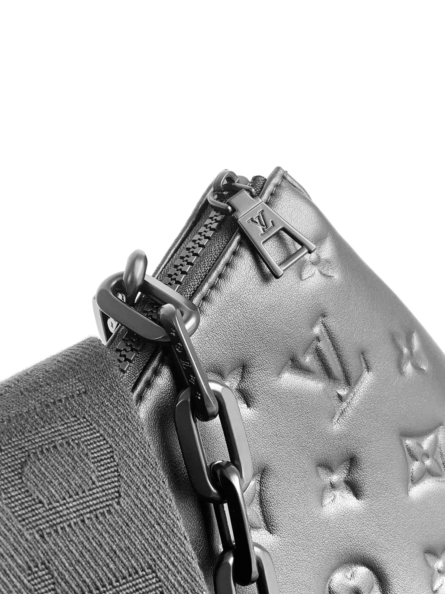 LV black, chain bag, shoulder crossbody model Image 5 LV black, chain bag, shoulder crossbody model Image 5
