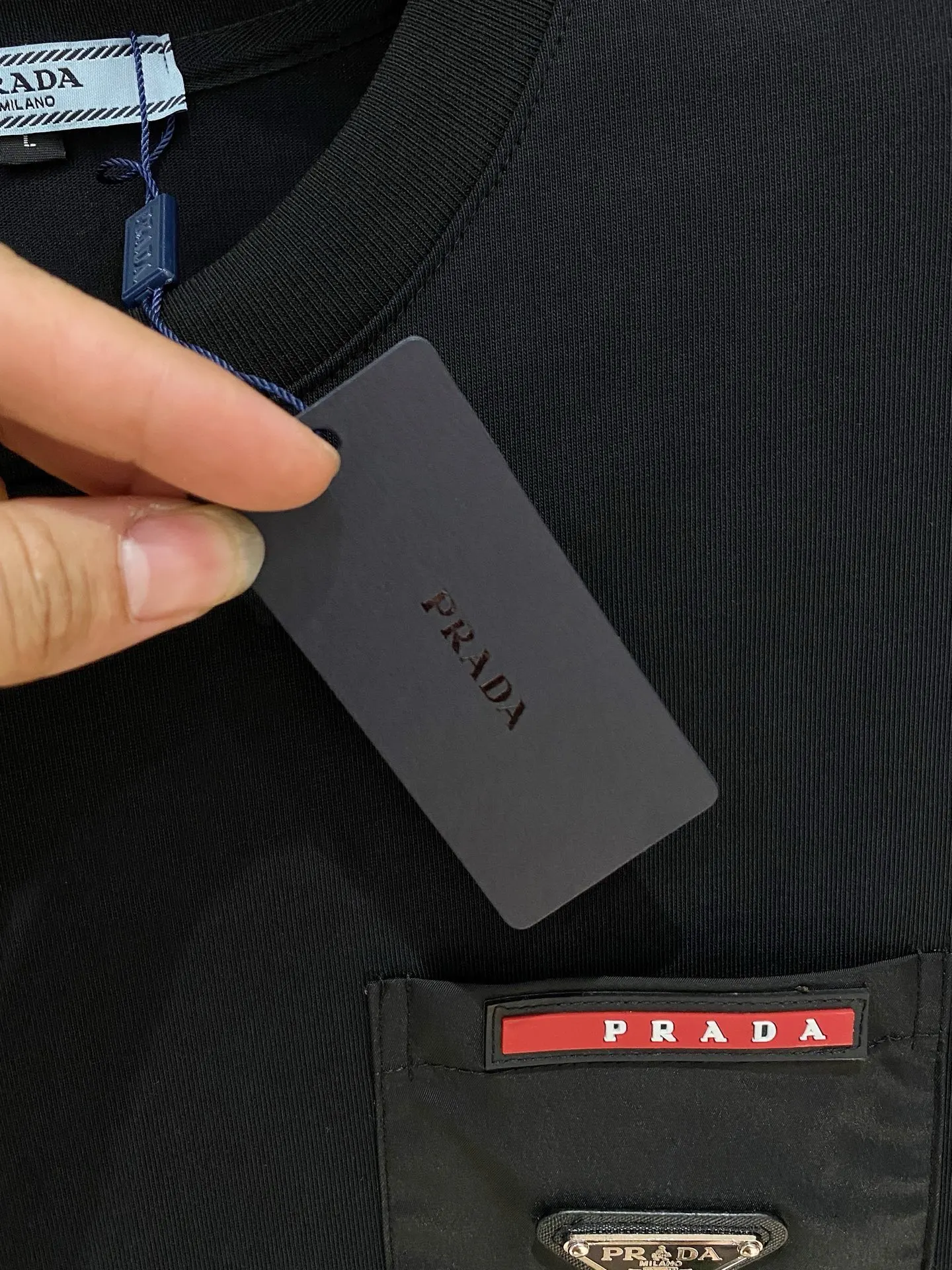Prada 三角标胸袋短袖T恤 黑色袖口字母款