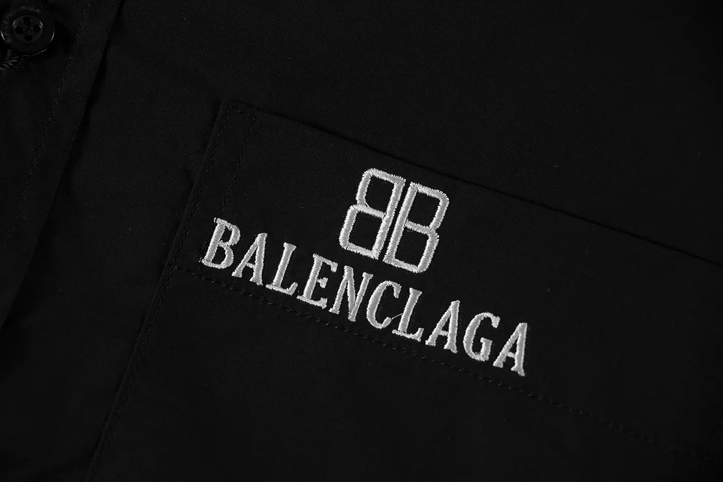 Balenciaga 黑色 Logo 長袖T恤(數字4) Balenciaga 黑色 Logo 長袖T恤(數字4)