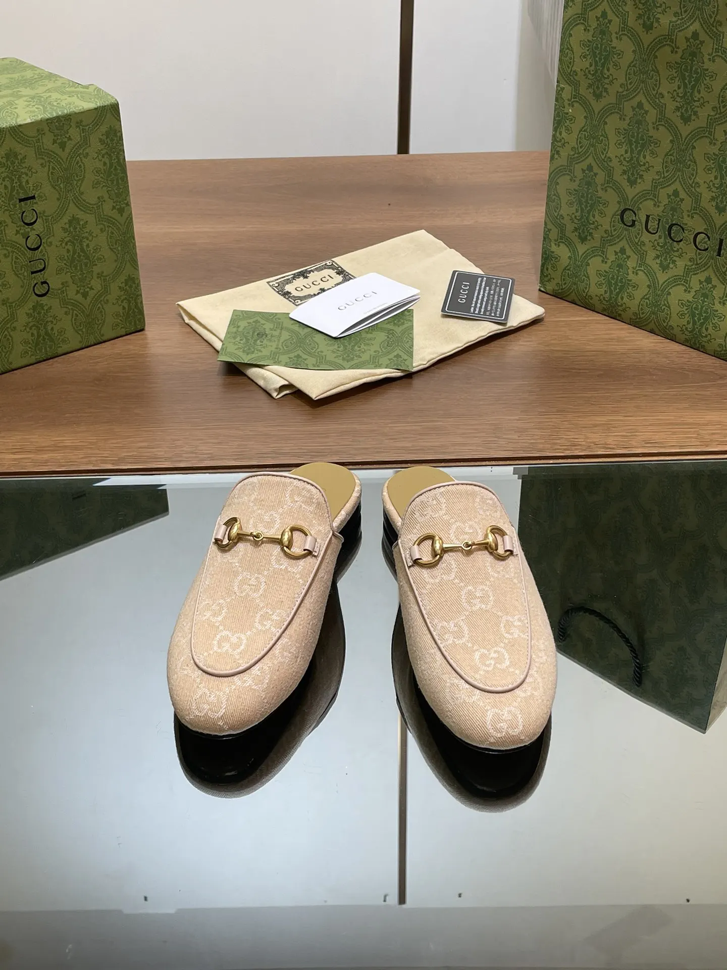 Gucci GG Supreme 米色 乐福鞋