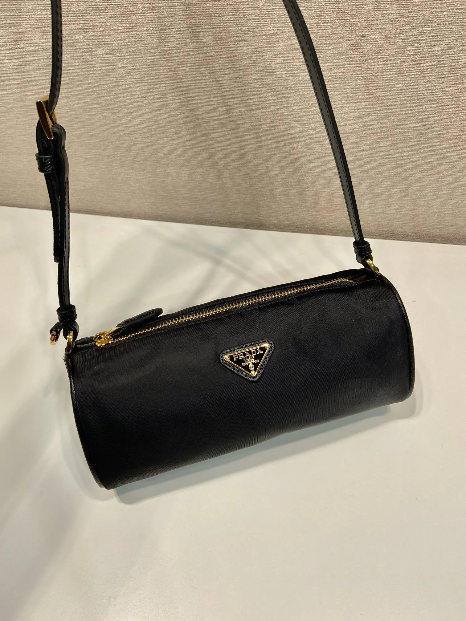 Prada Re-Nylon 1NE058 皮革 三角標 腋下包