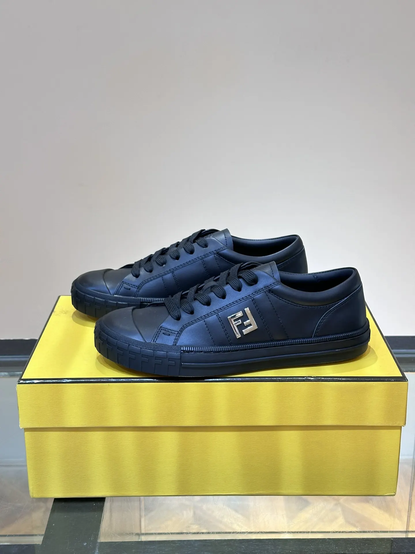 Fendi 运动鞋 休闲百搭款