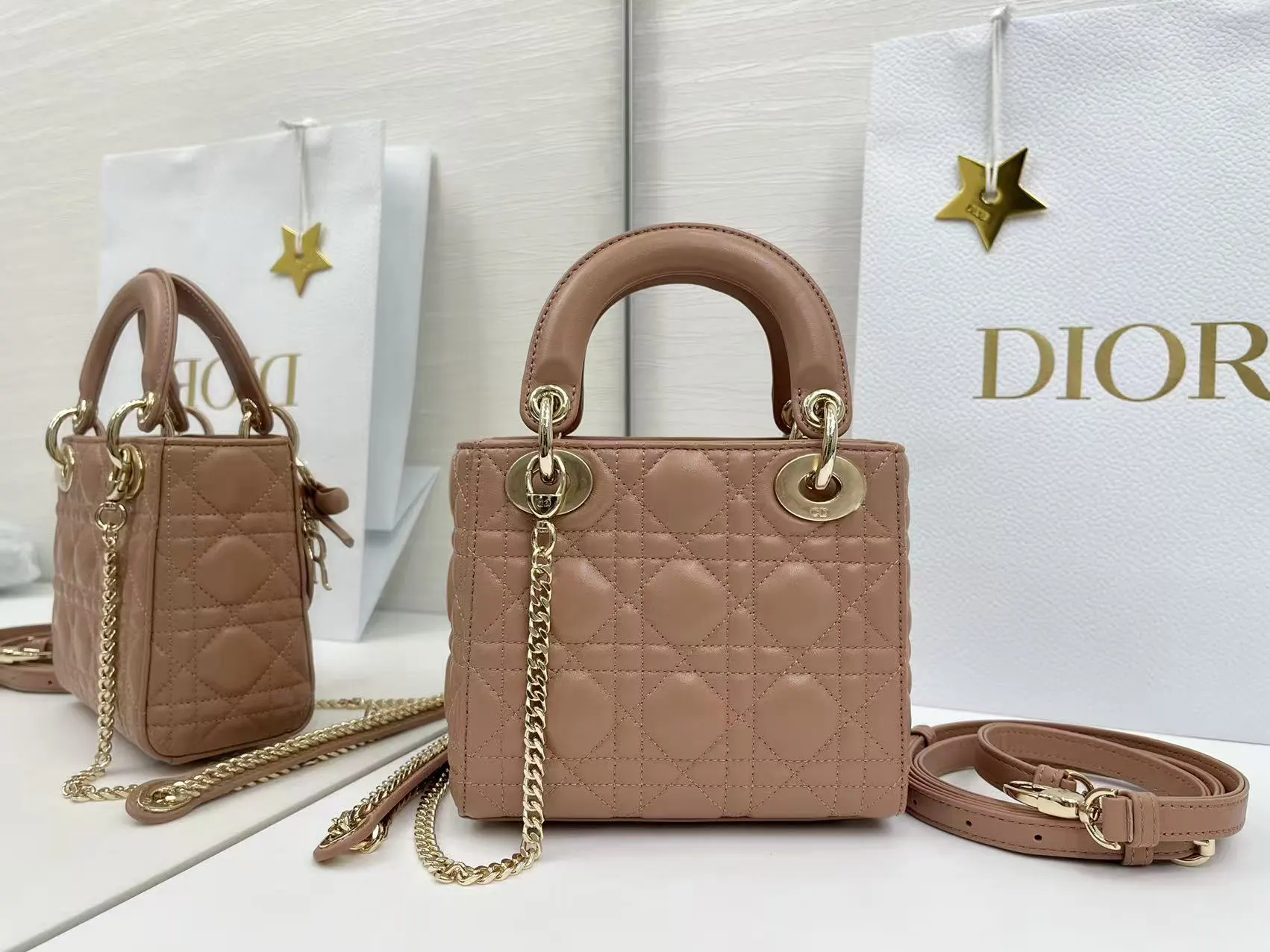 Dior Lady Dior 斜挎包