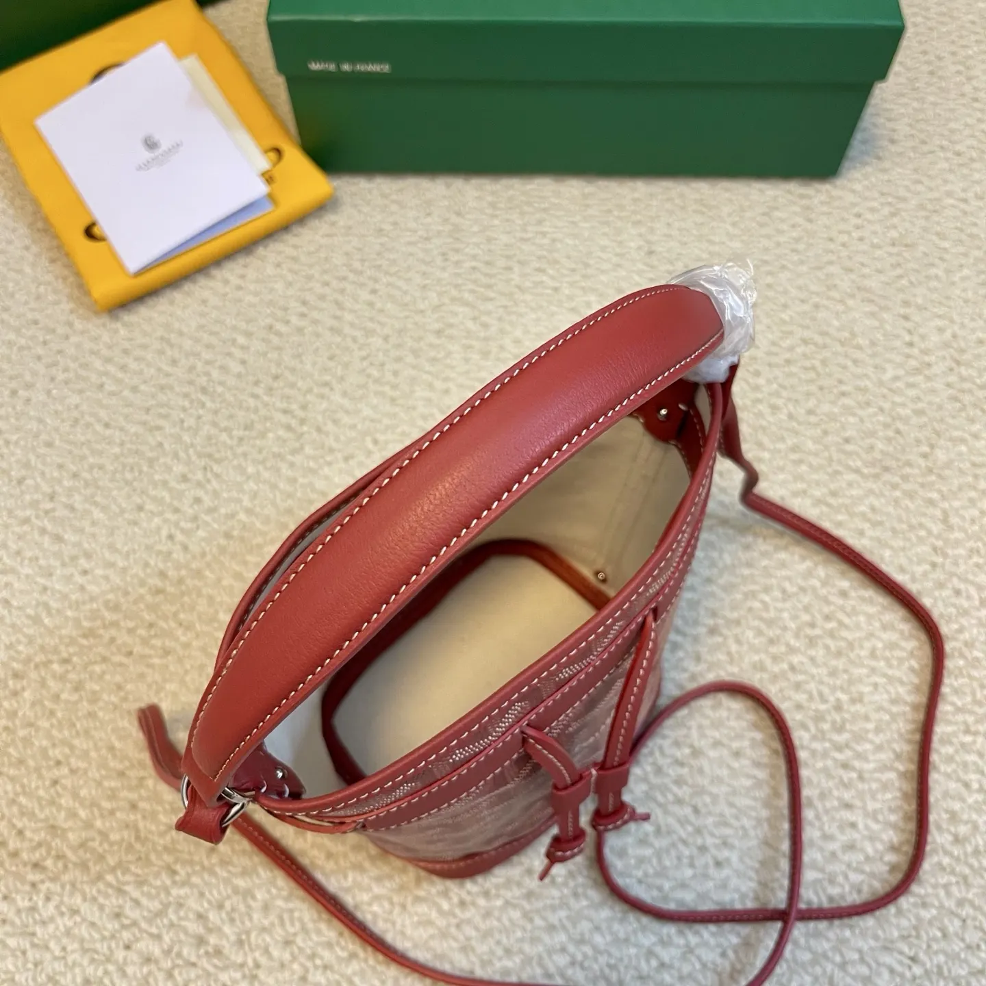 Goyard 皮革 轻盈小巧去始终保持标志性水桶百搭造型 水桶包 休閒水桶款