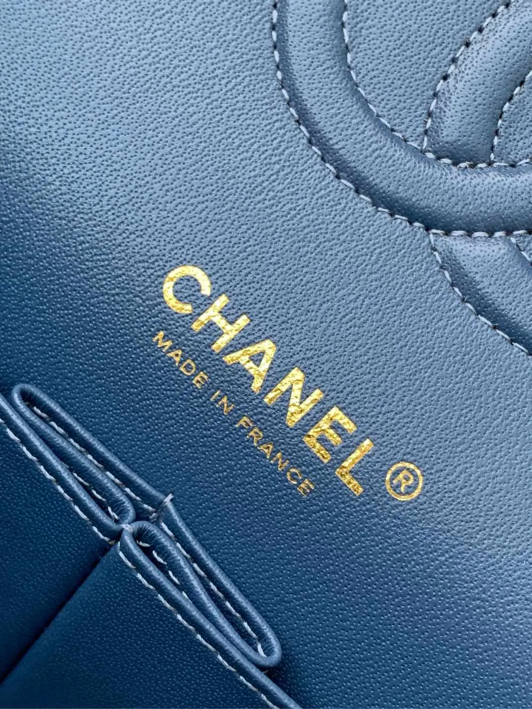 CHANEL 牛仔 丹宁 斜挎包 轻便斜挎款