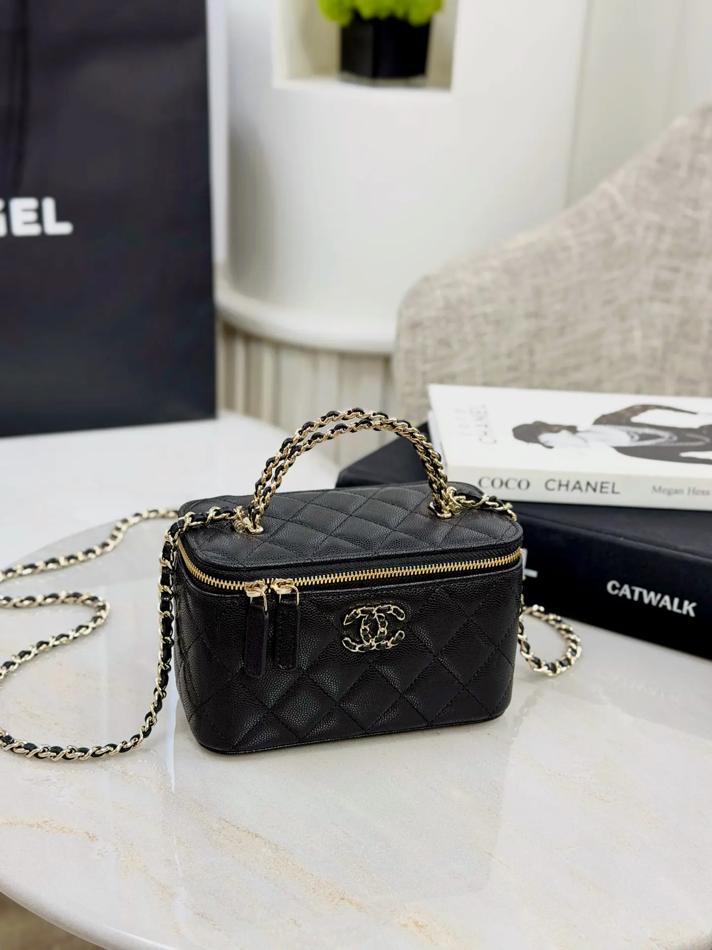 Chanel Lychee Pattern Cowhide Flap Chain Bag Shoulder and Crossbody Wear