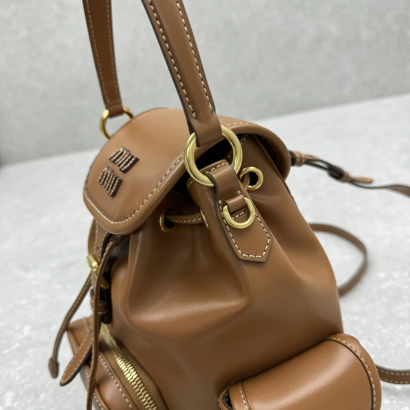 Miu 黑色 蓝色 帆布 双肩包 实用双肩款