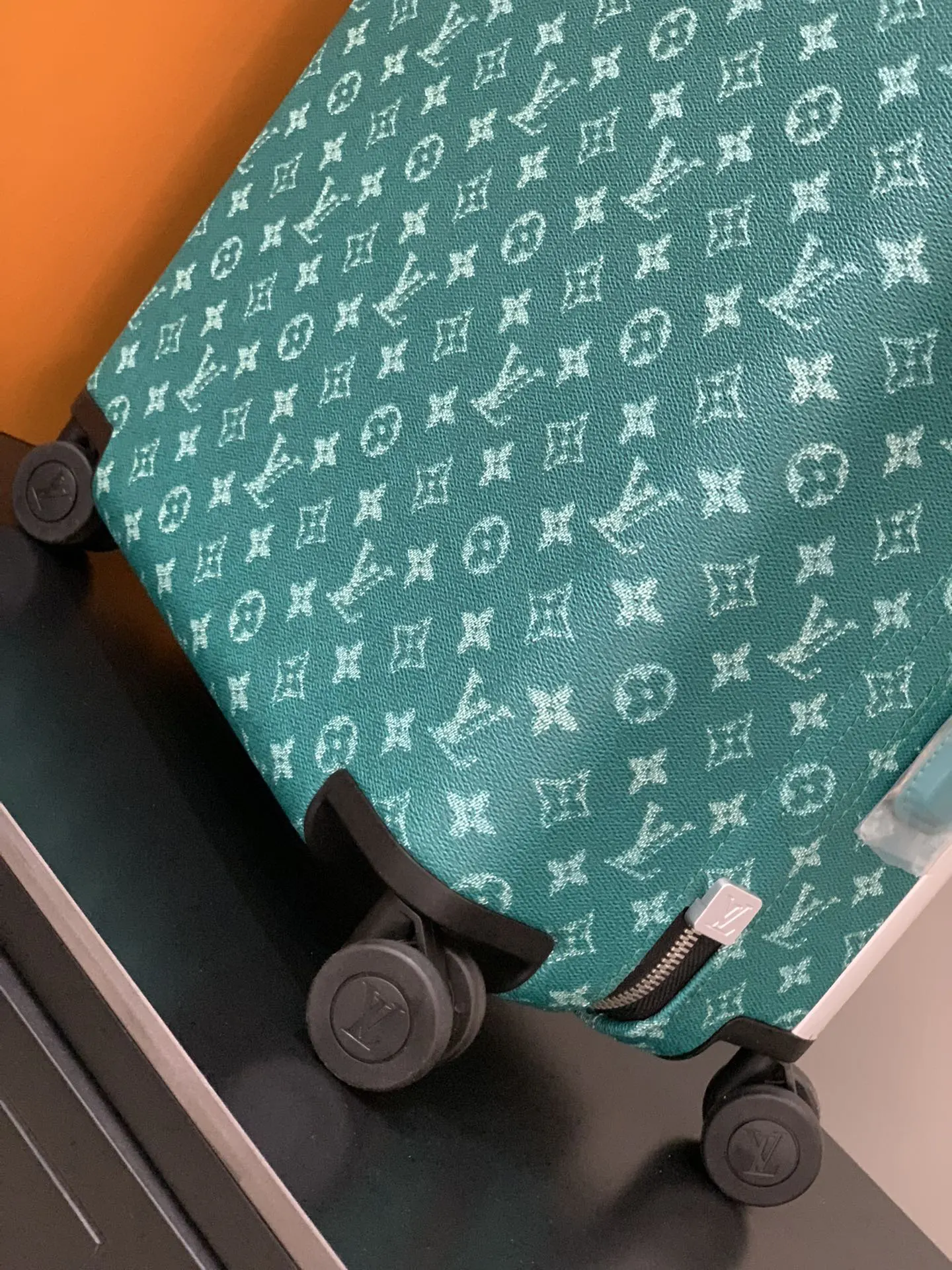 灰色 银色 拉杆真皮包裹 行李箱 旅行拉杆款 轻便出行款
