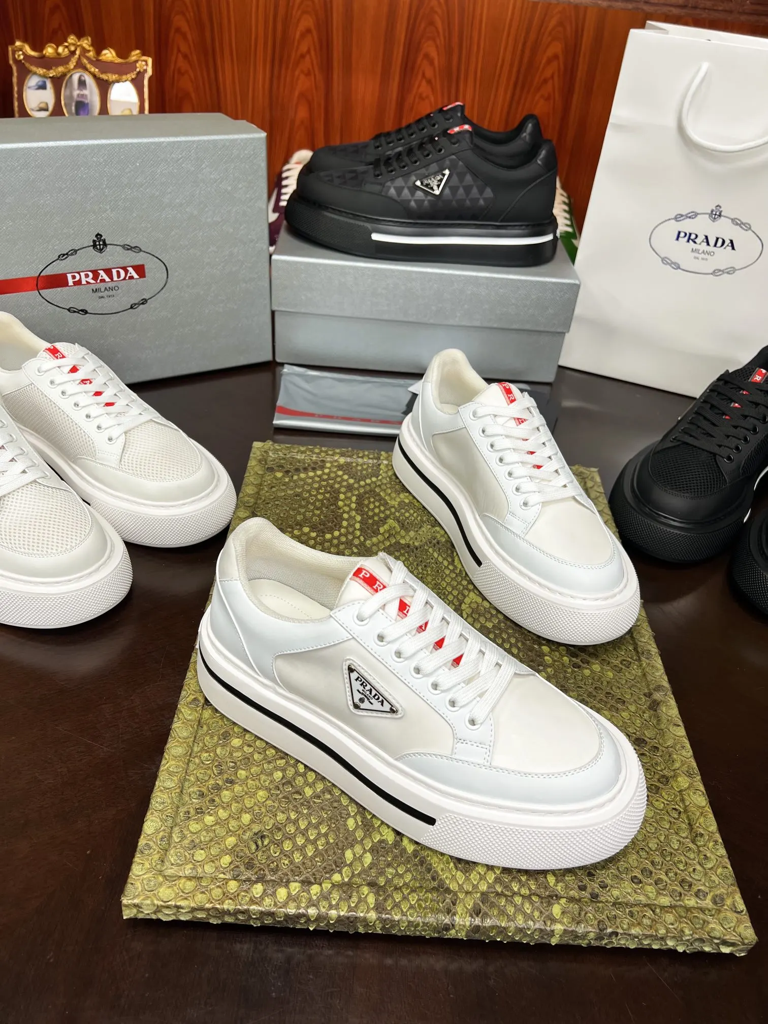 Prada 牛皮 休闲鞋 舒适