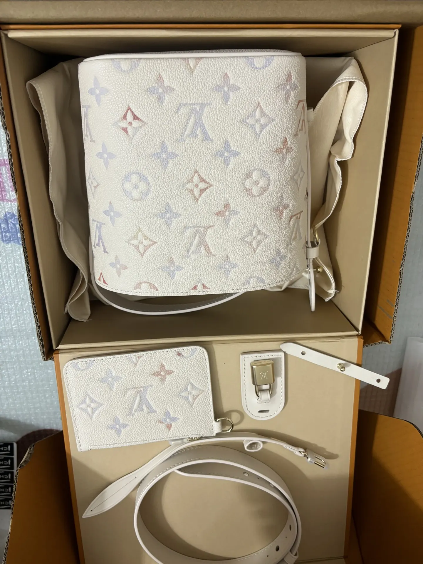 白色 水桶包 休闲水桶款