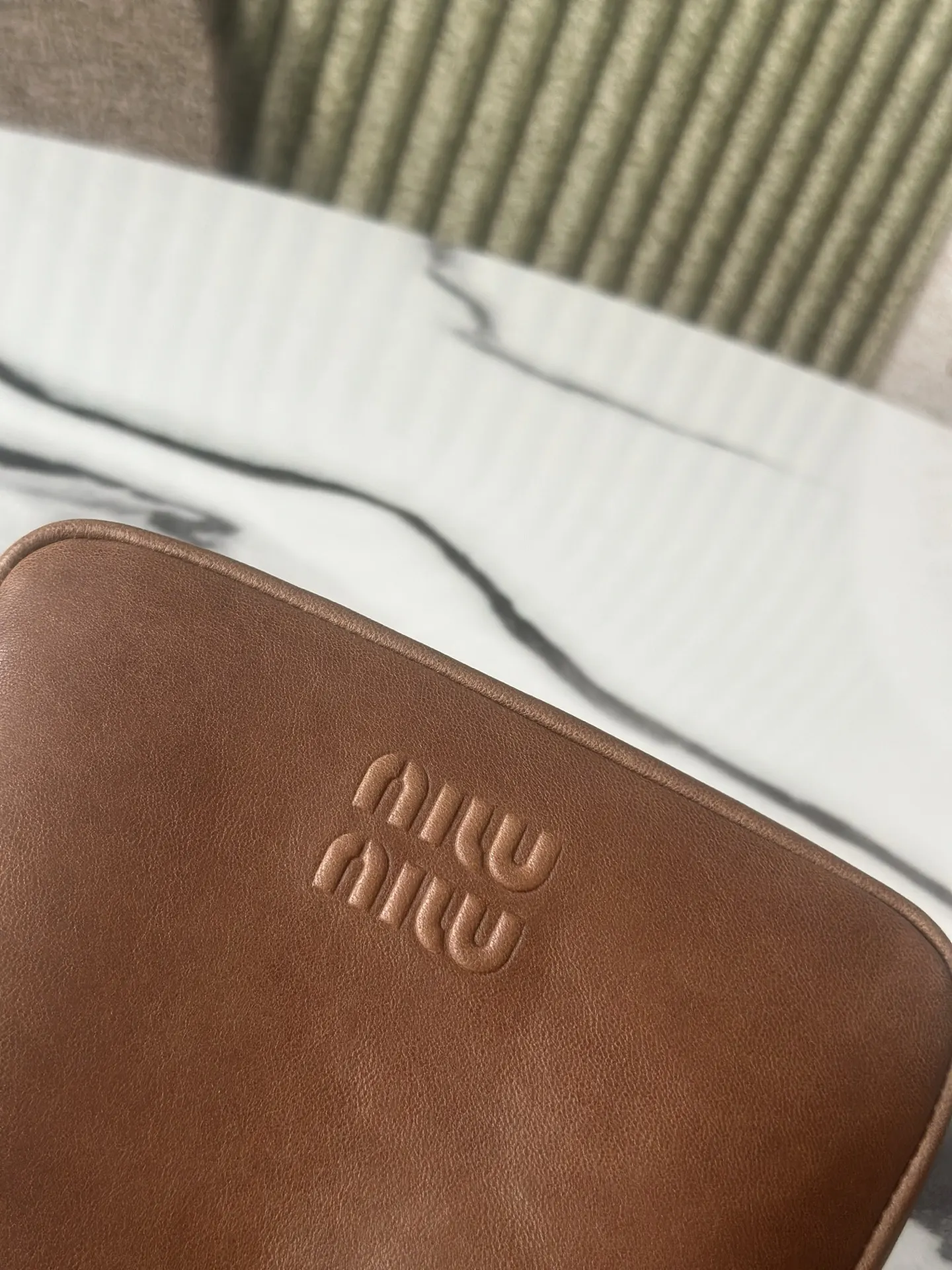 Miu 羊皮 手拿包 精致手拿款